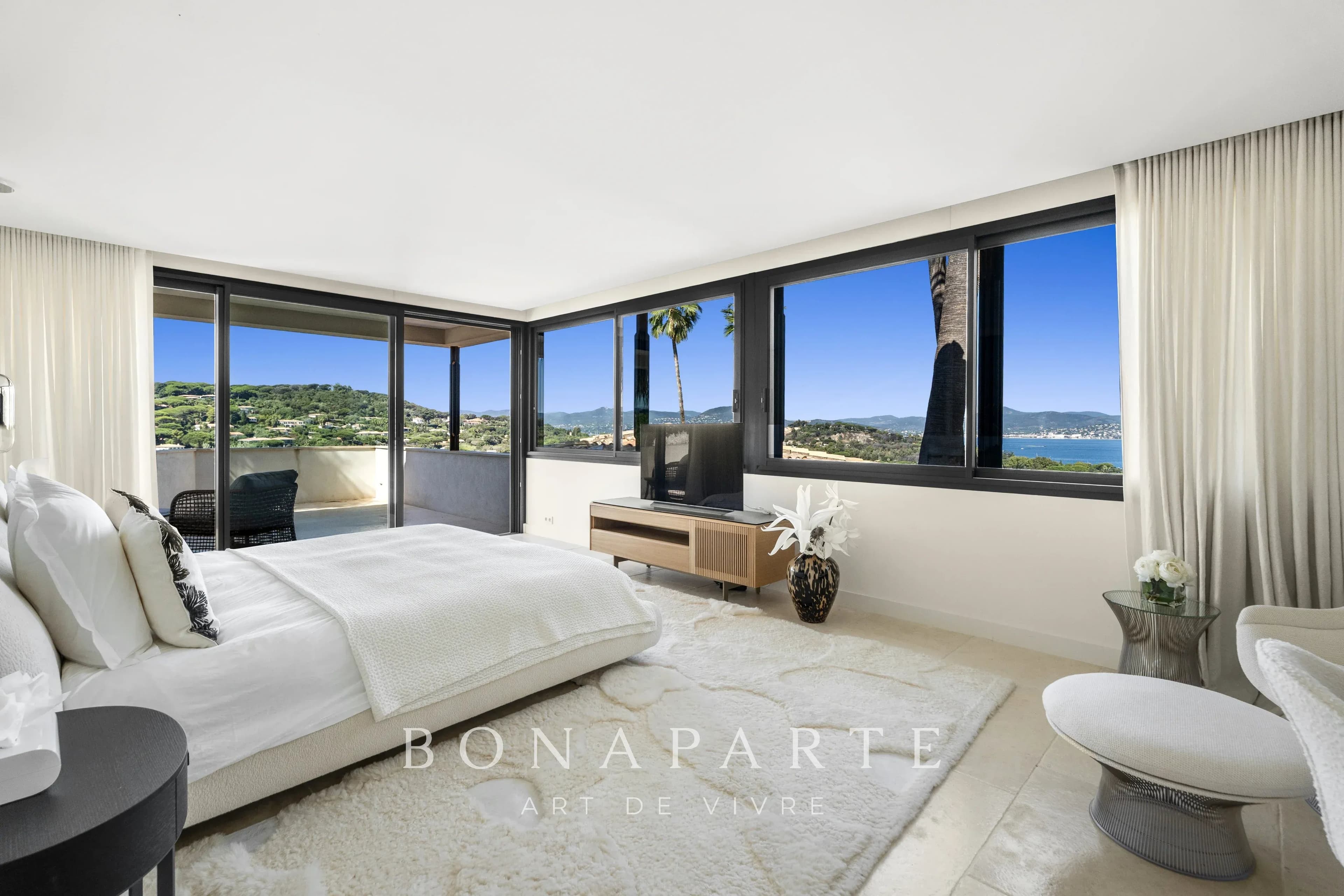 SAINT-TROPEZ — PROPRIÉTÉ D’EXCEPTION FACE À LA MÉDITERRANÉE - Photo 9