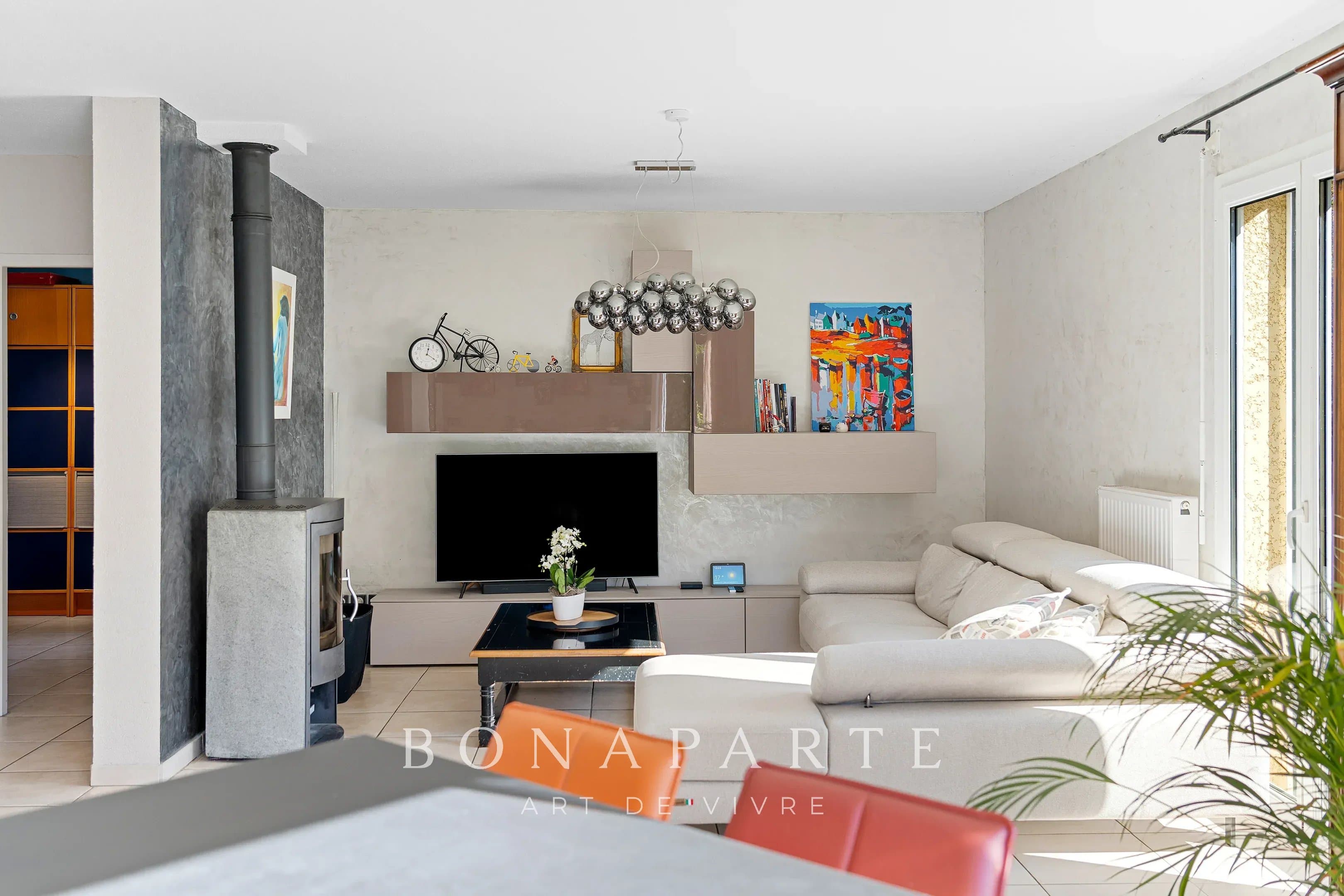 CROZET – MAISON INDIVIDUELLE – NOMBREUSES ANNEXES, POSSIBILITÉ DE STUDIO INDÉPENDANT, JARDIN PISCINABLE - Photo 5
