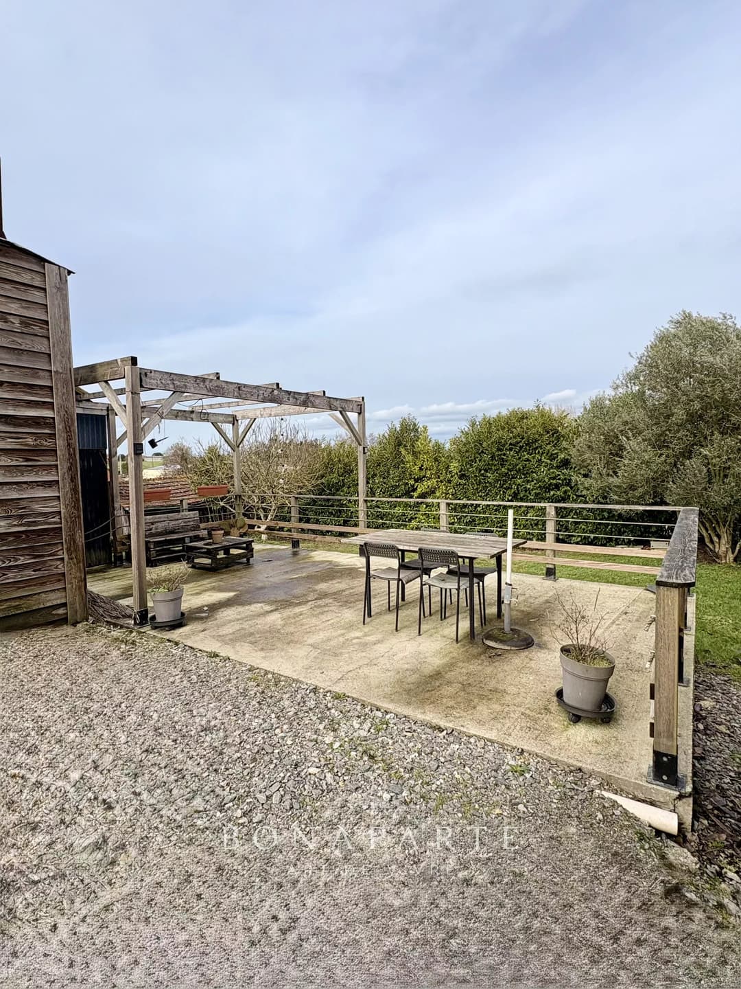 PROCHE DE CRAON - MAISON SPACIEUSE AVEC JARDIN ET ATELIER - Photo 13