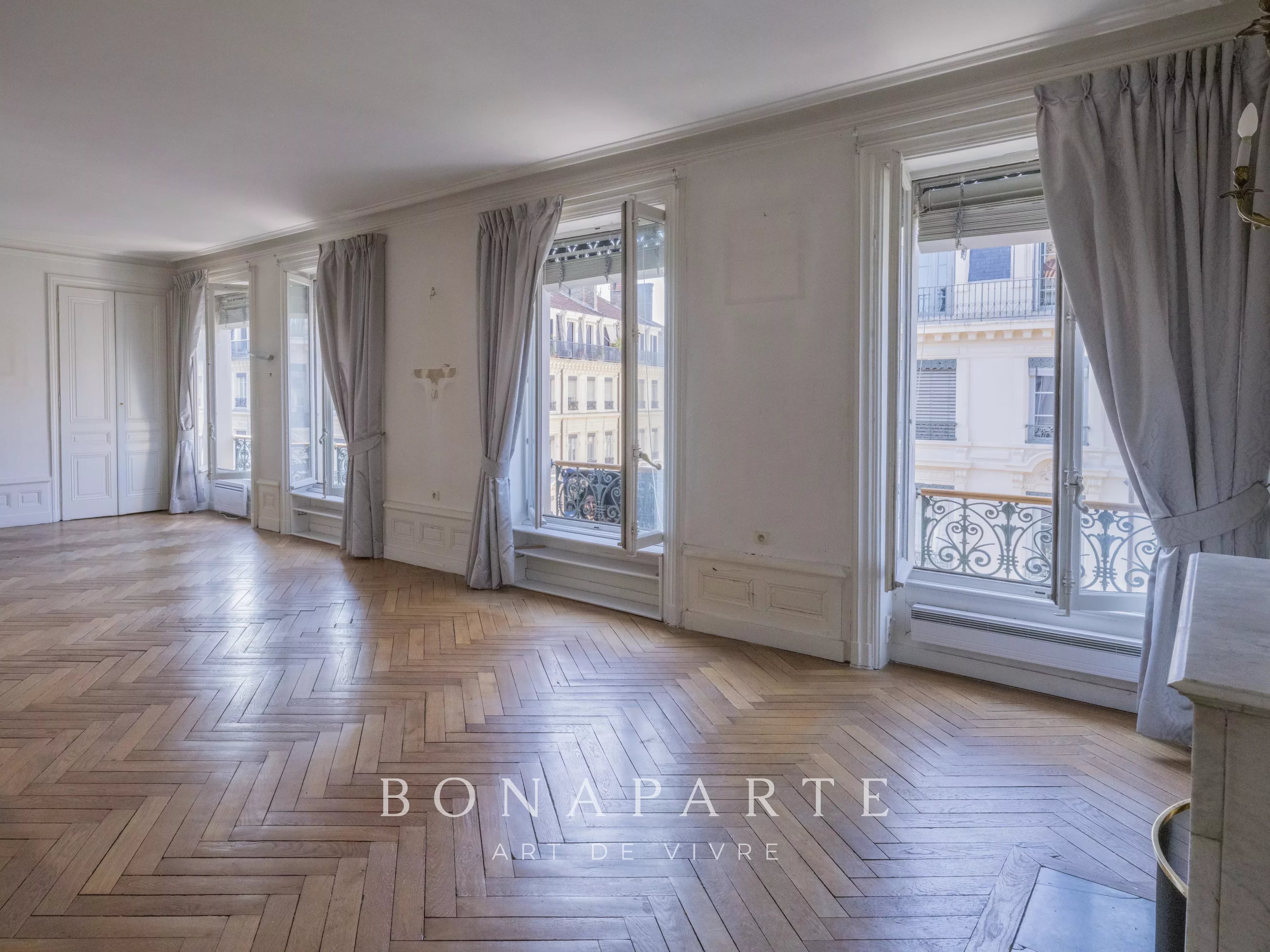 APPARTEMENT FAMILIAL DE CARACTERE - LYON 6 - 131m² - EXPOSITION SUD et EST - Photo 3