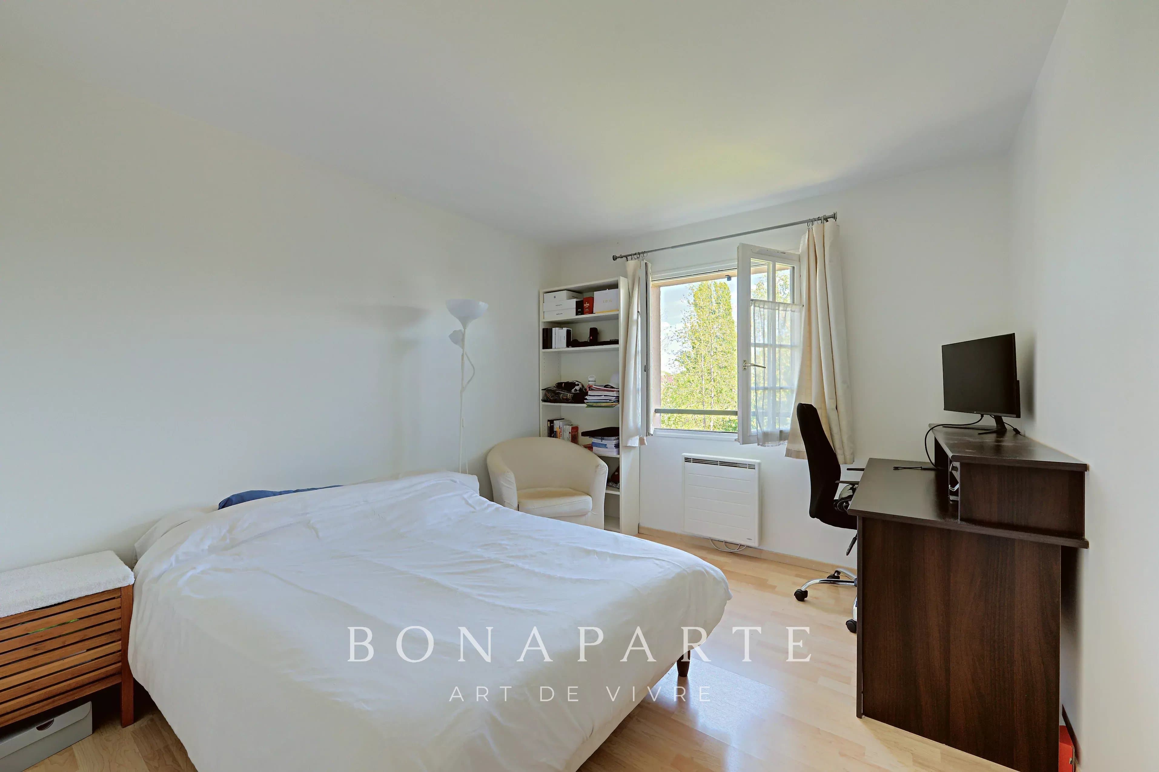 LES CLAYES-SOUS-BOIS - MAISON FAMILIALE - 8 PIECES - Photo 9