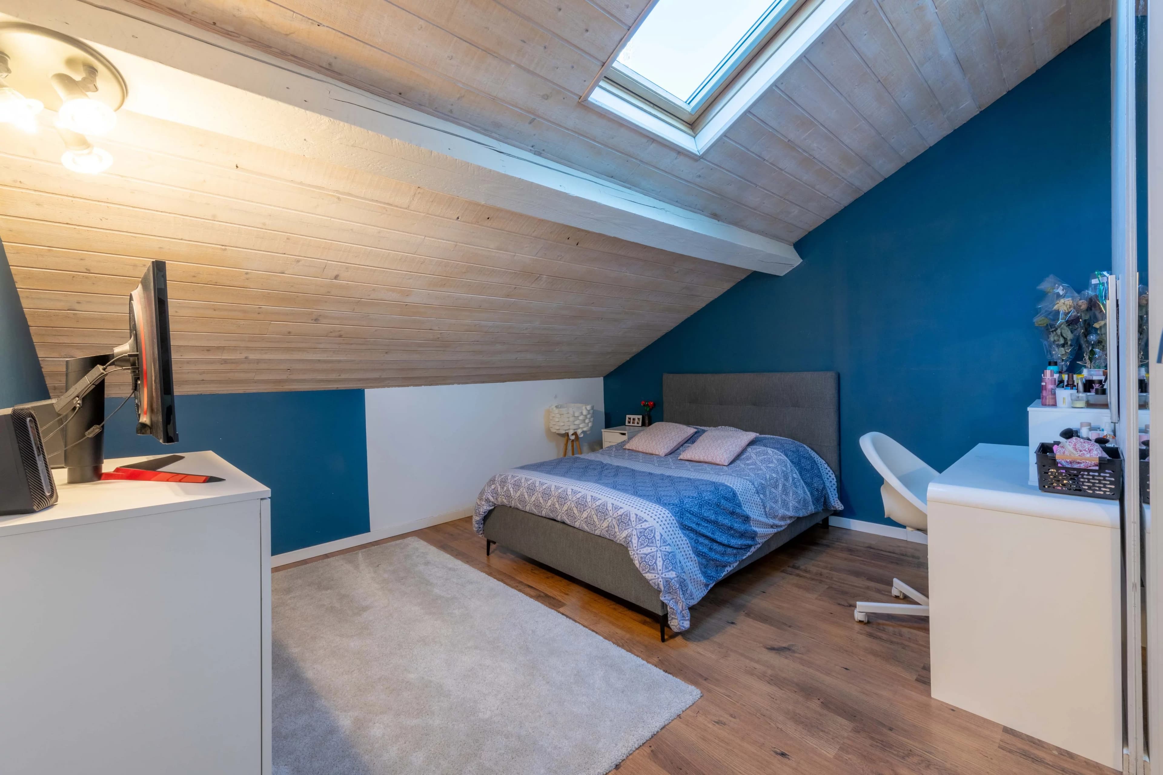 ROANNE - BEL APPARTEMENT LUMINEUX / 3 CHAMBRES - TERRASSE ET CAVE - Photo 9