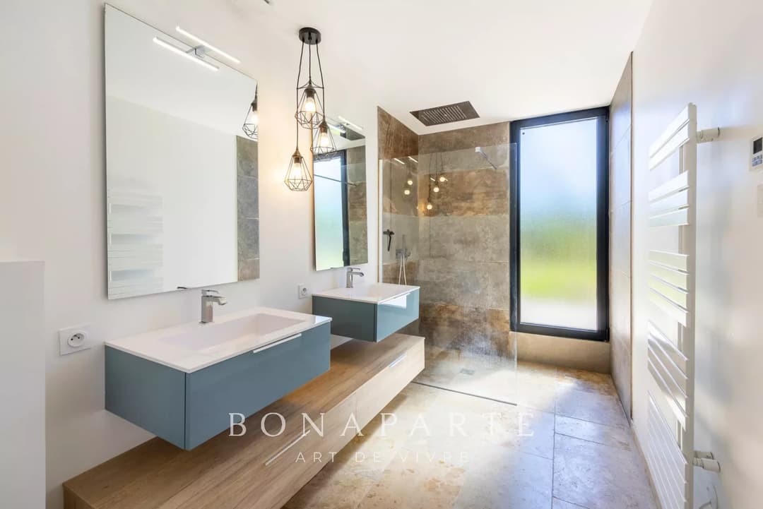 BAGNOLS-EN-FORÊT - ELEGANTE VILLA CONTEMPORAINE - PISCINE - Photo 9