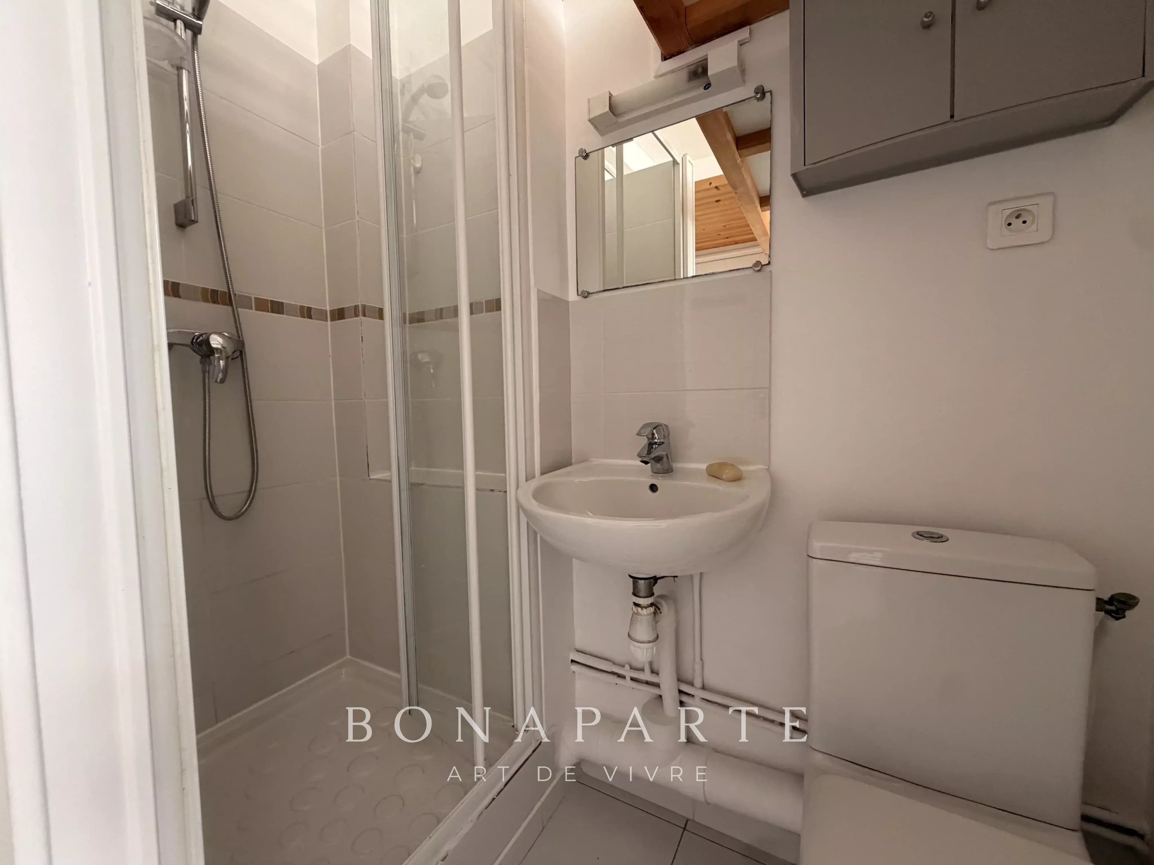 PARIS 2ᵉ — STUDIO CŒUR DU QUARTIER MONTORGUEIL/BONNE NOUVELLE - Photo 8
