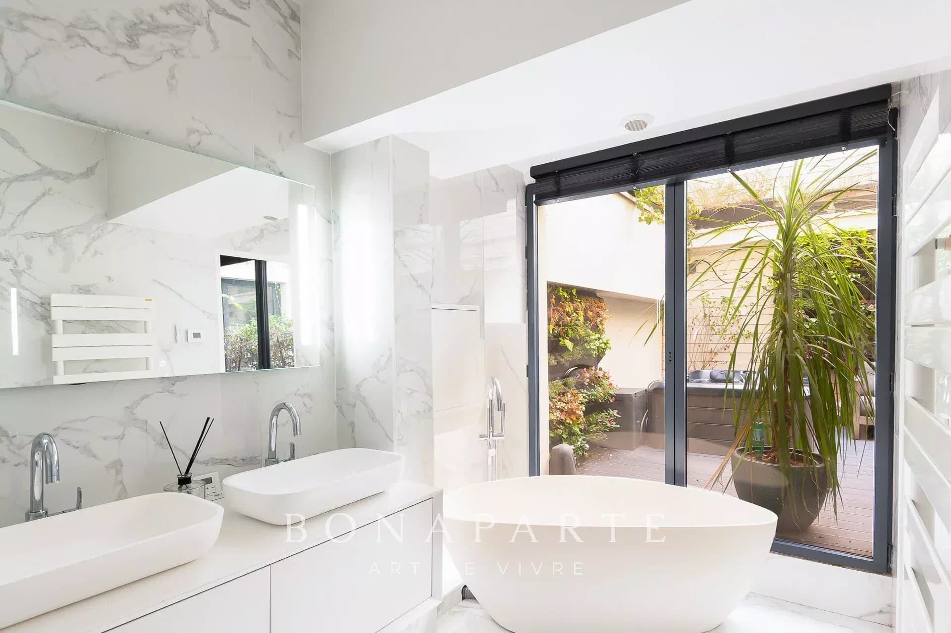 PARIS 20 / GAMBETTA – APPARTEMENT AVEC TERRASSE PAYSAGÉE & JACUZZI – UNE VÉRITABLE SUITE À CIEL OUVERT - Photo 9