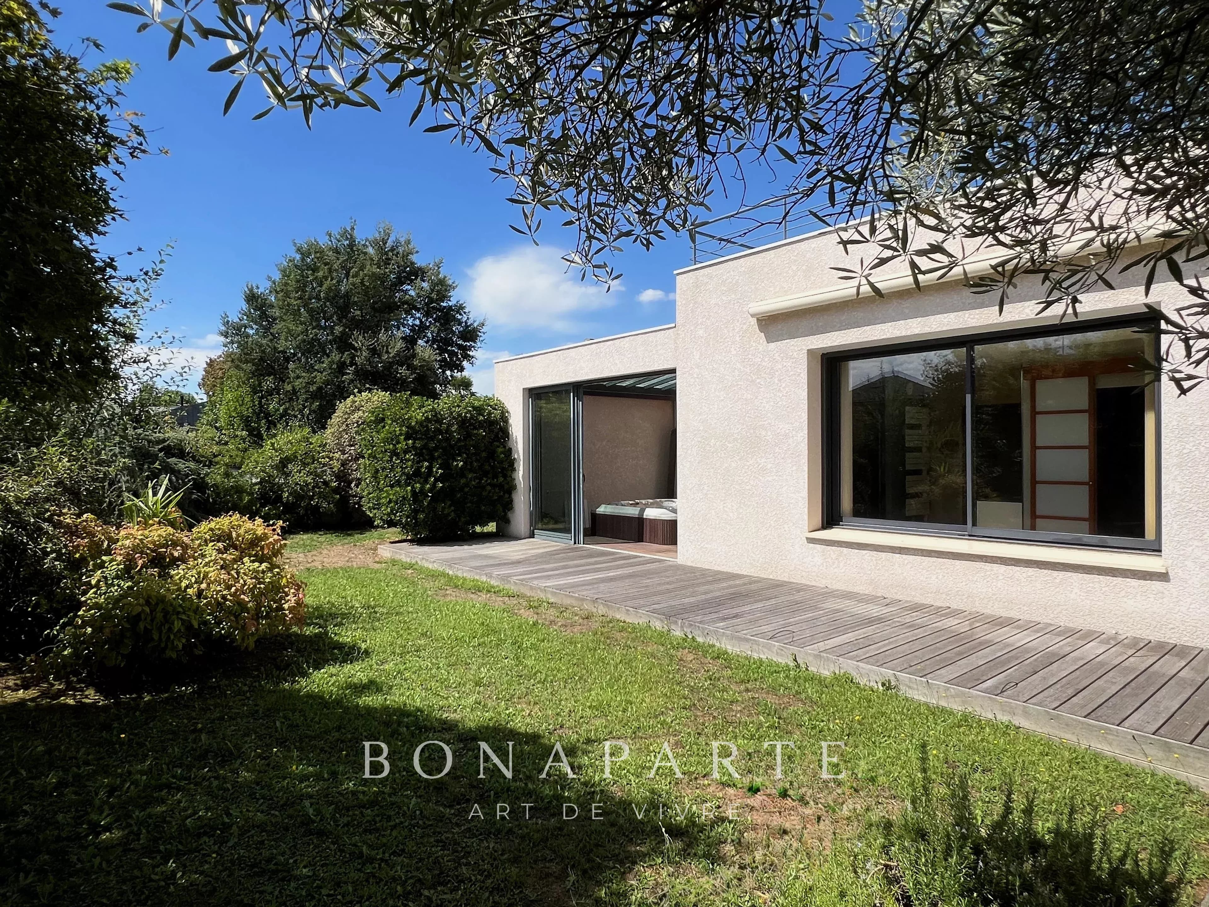 BIZANOS — Limite PAU TRESPOEY | Villa contemporaine lumineuse (4 chambres possibles)