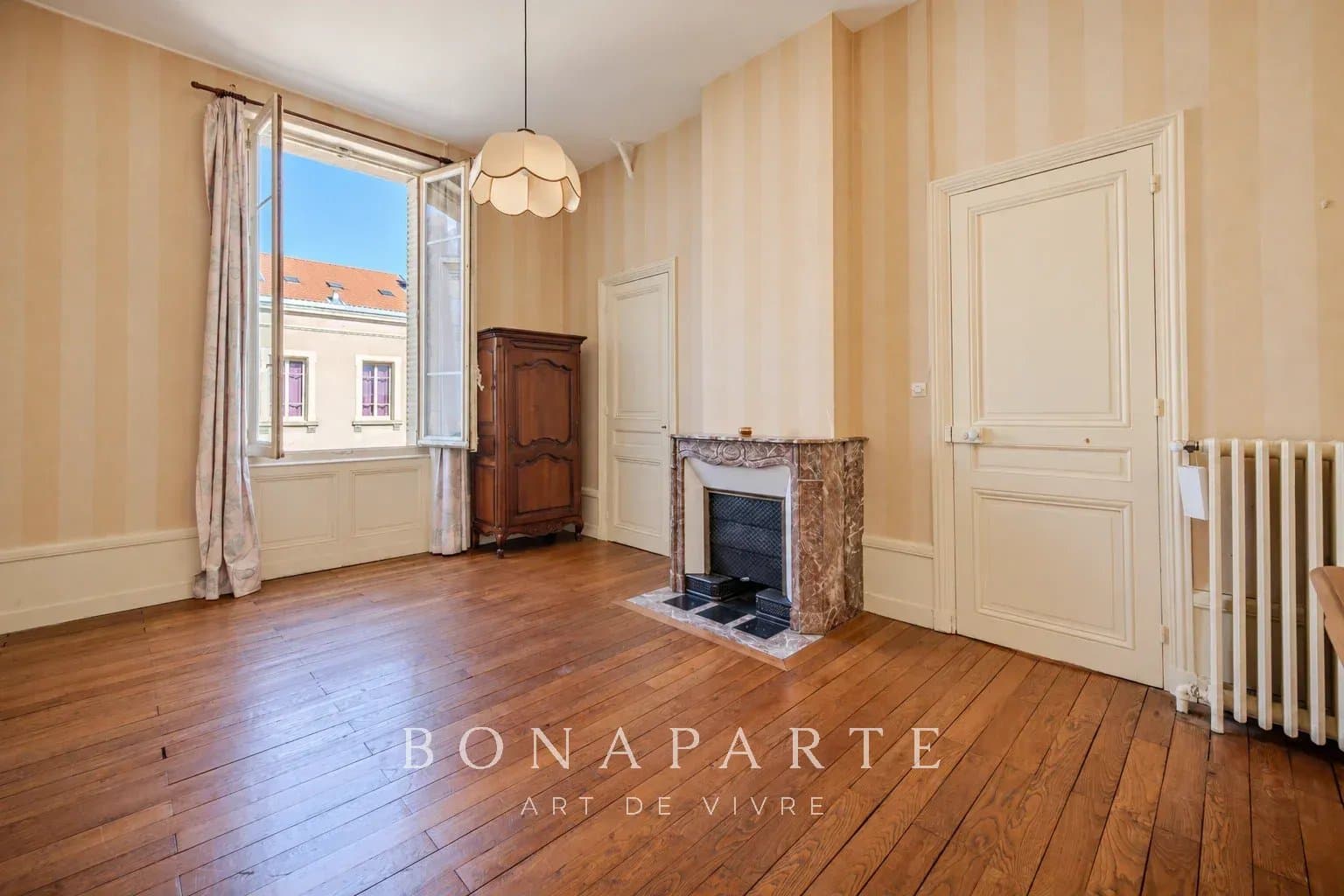Élégant appartement haussmannien au cœur de Roanne - Photo 9