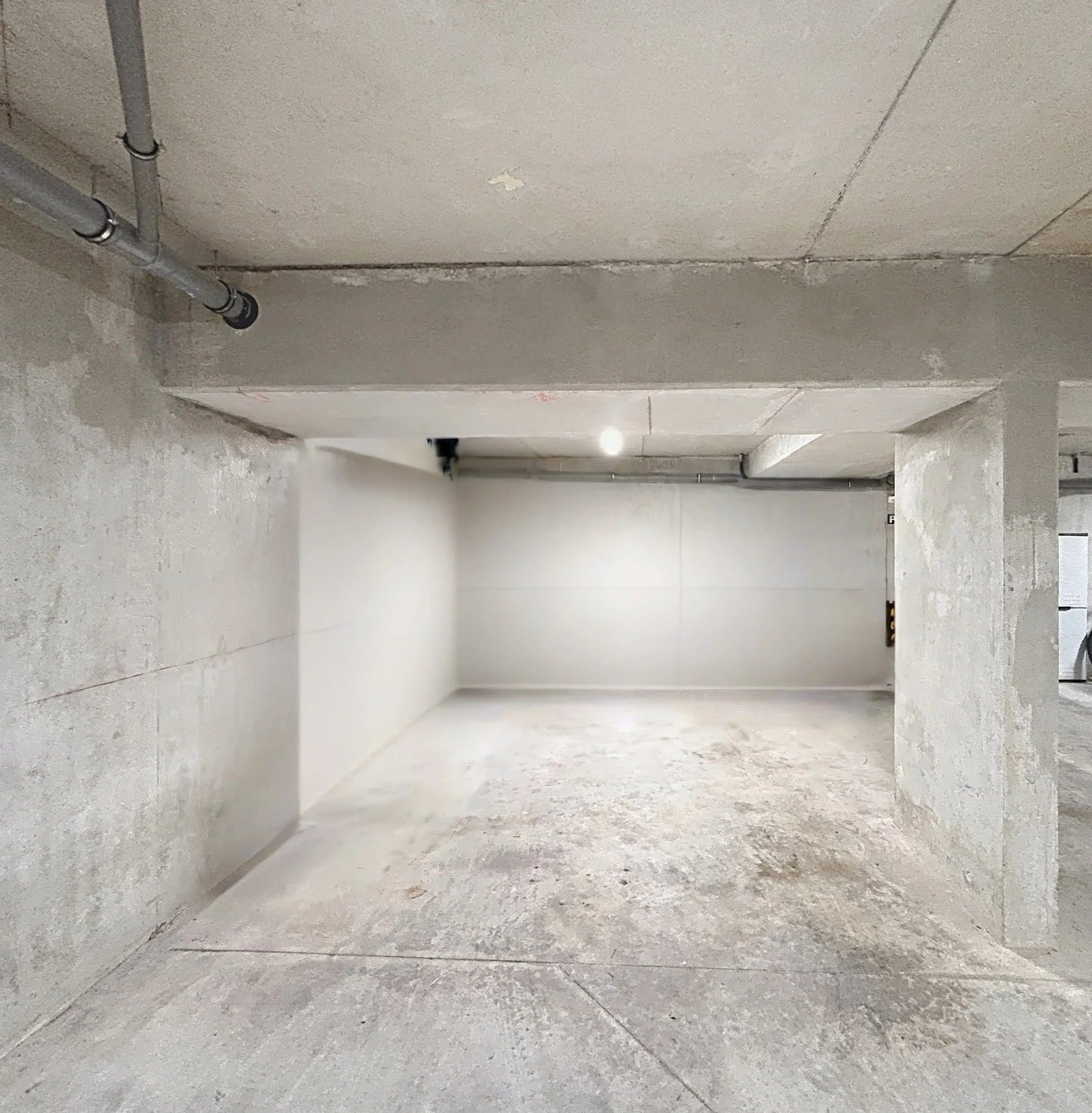 CROZET | Place de Parking PMR en sous-sol - Photo 1
