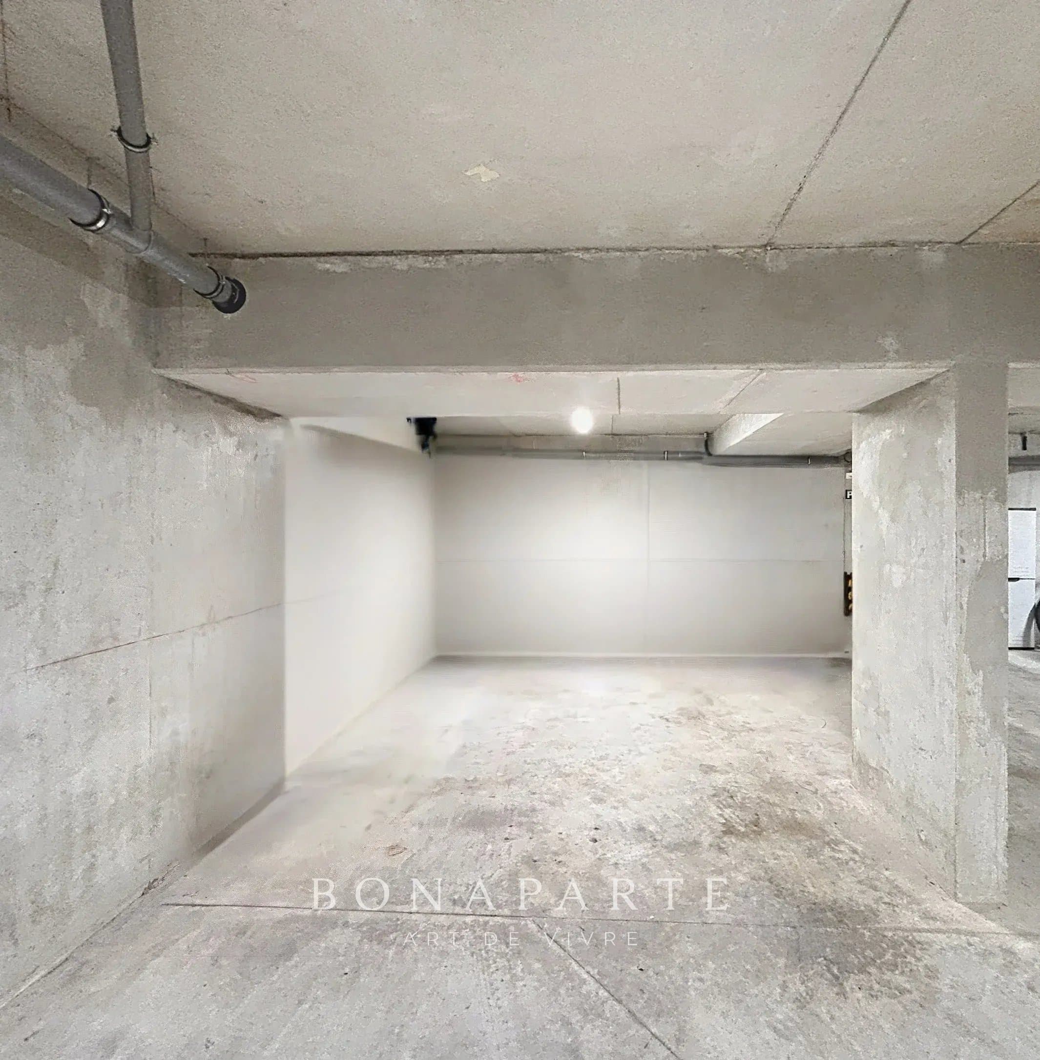 CROZET | Place de Parking PMR en sous-sol - Photo 1