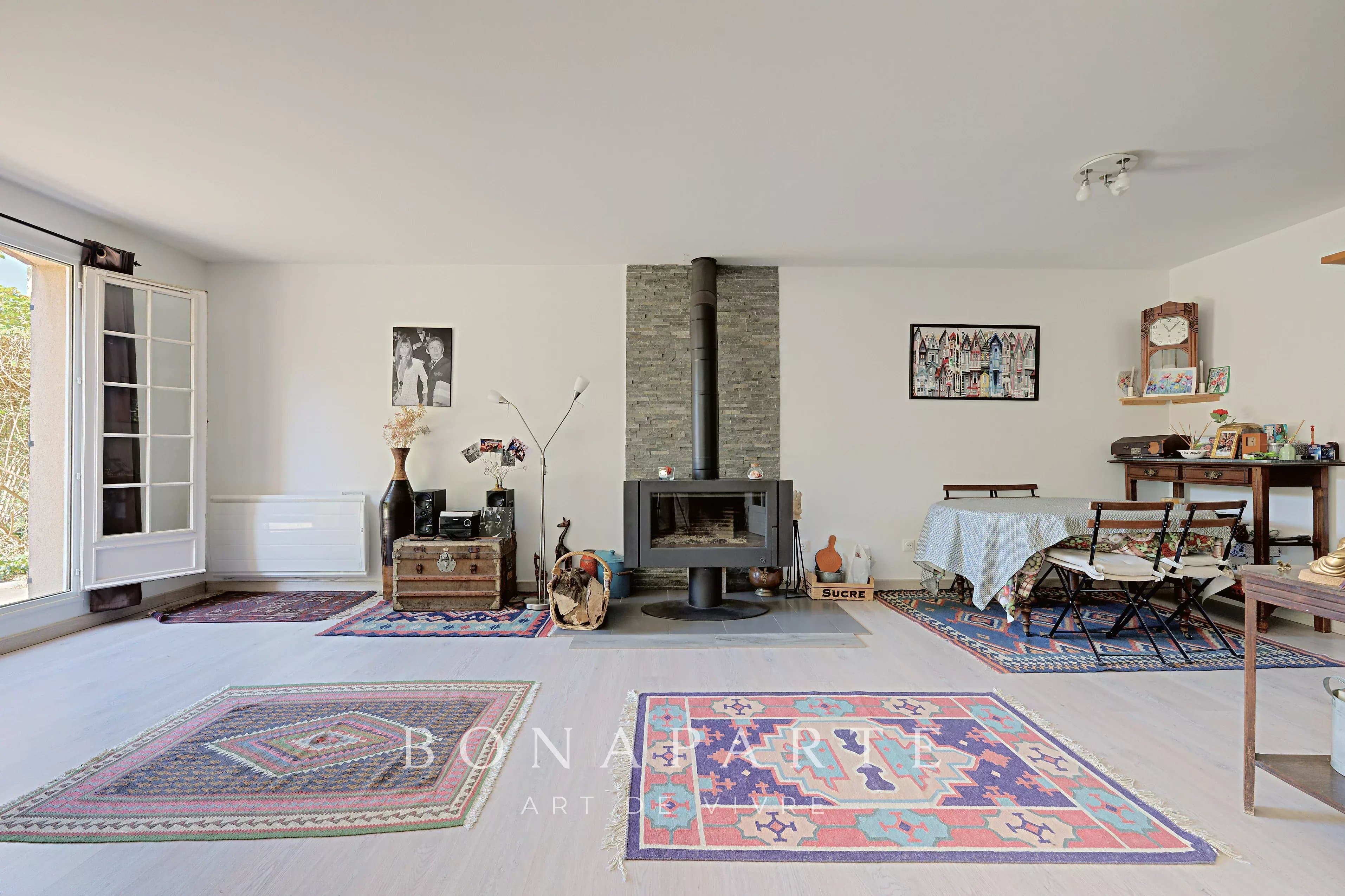 LES CLAYES-SOUS-BOIS - MAISON FAMILIALE - 8 PIECES - Photo 4
