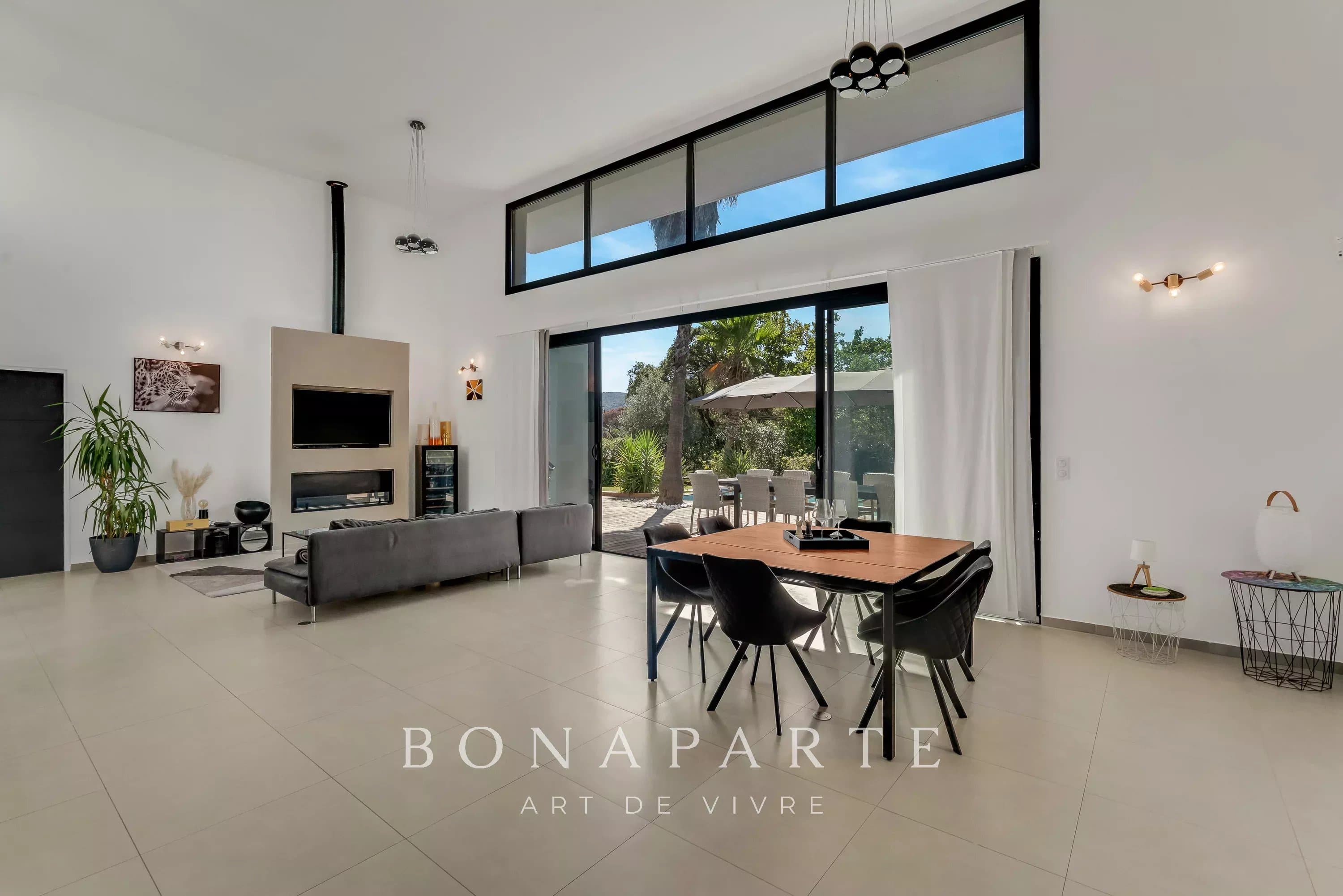 PROCHE SAINTE MAXIME - SPACIEUSE VILLA CONTEMPORAINE DE 4 CHAMBRES - Photo 6