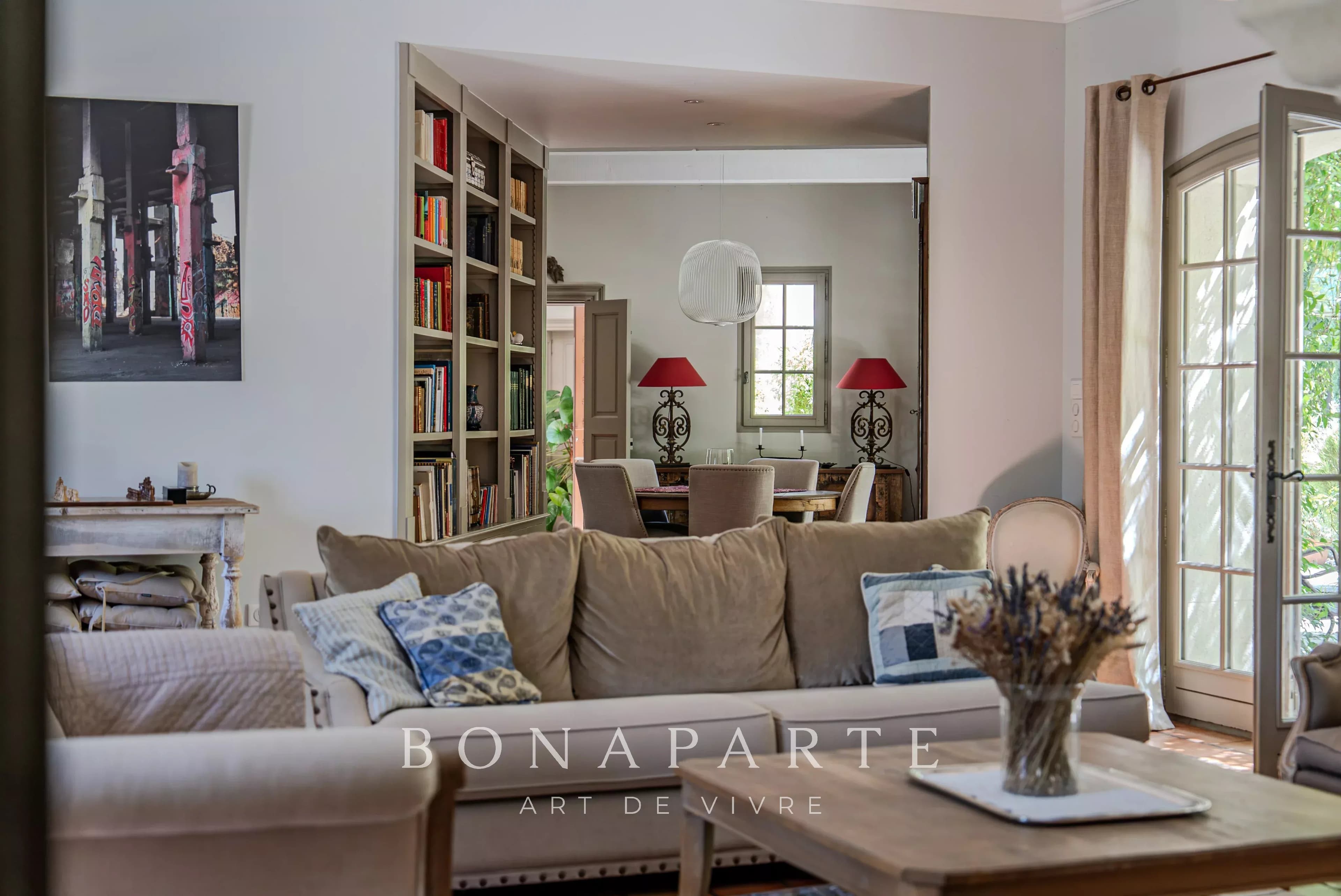 PROPRIÉTÉ DE PRESTIGE À BOULBON – 290 M² DE PLAIN-PIED AVEC PISCINE ET PARC ARBORÉ DE 6 000 M² - Photo 6