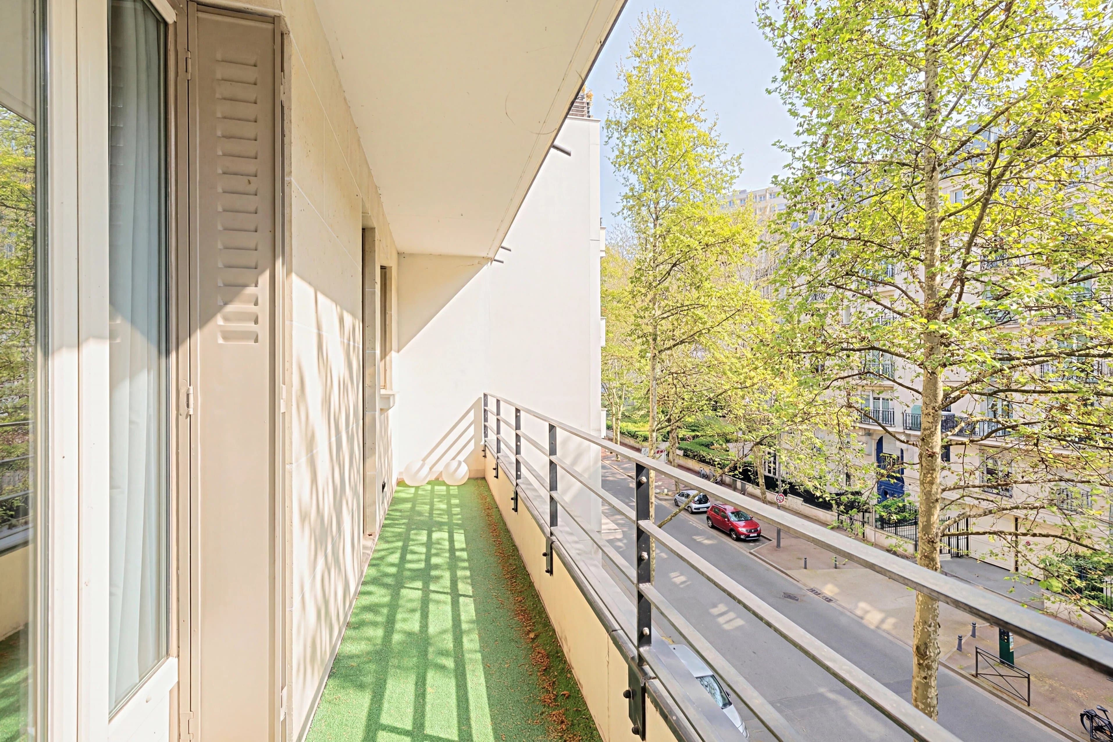 Trois pièces traversant avec balcons - Photo 9