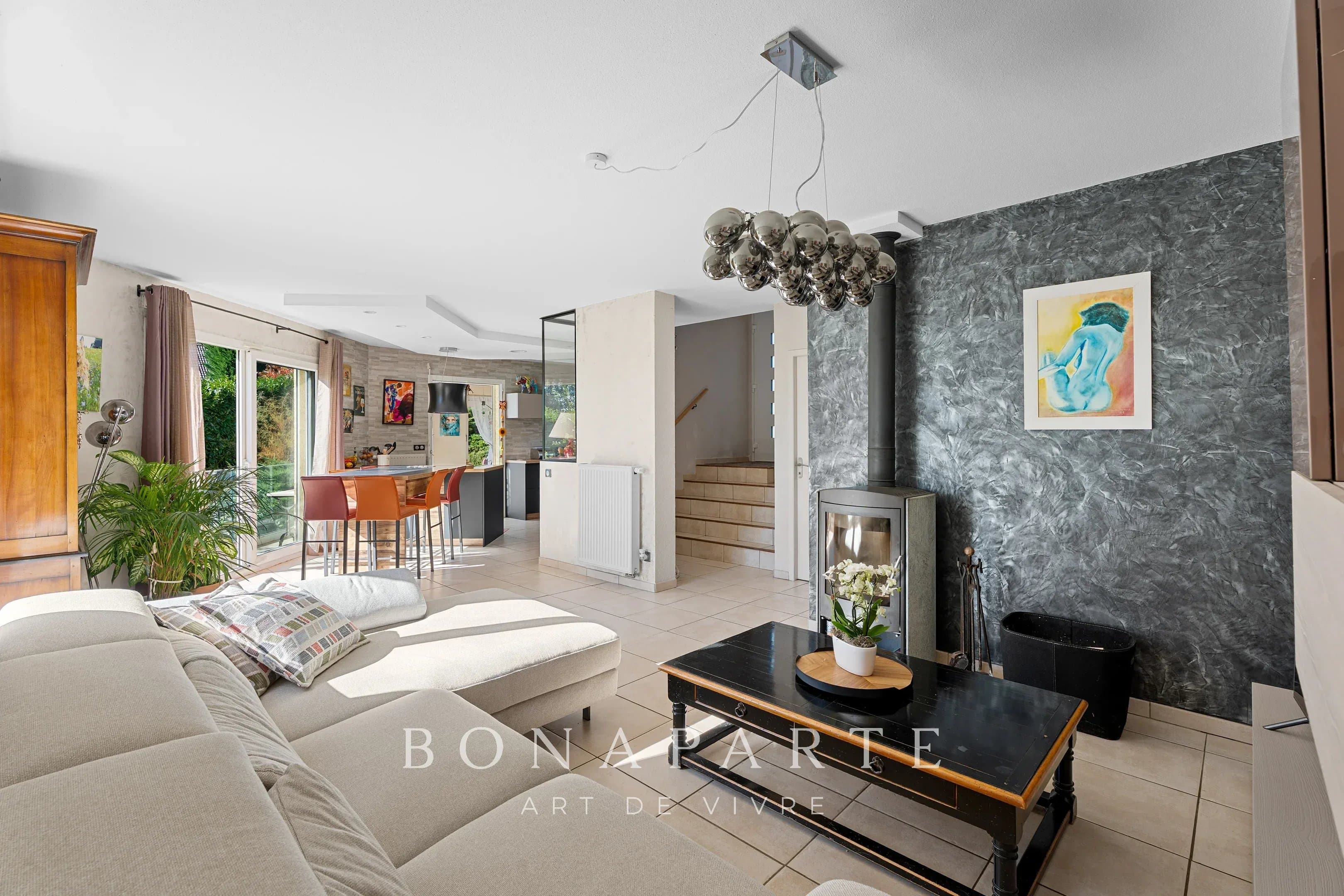 CROZET – MAISON INDIVIDUELLE – NOMBREUSES ANNEXES, POSSIBILITÉ DE STUDIO INDÉPENDANT, JARDIN PISCINABLE - Photo 4
