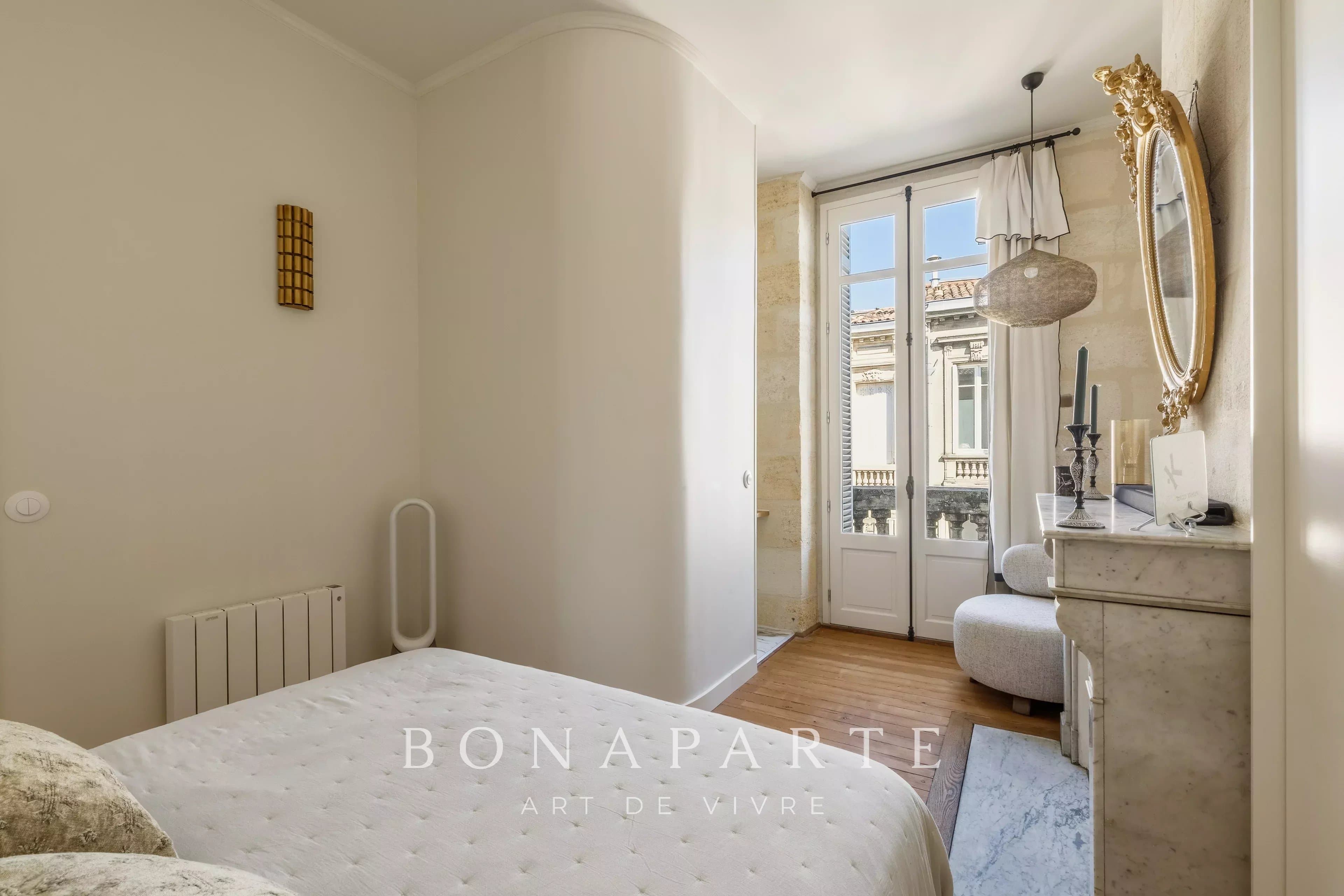 BORDEAUX CENTRE - APPARTEMENT ENTIÈREMENT RÉNOVÉ TYPE 4 - Photo 6