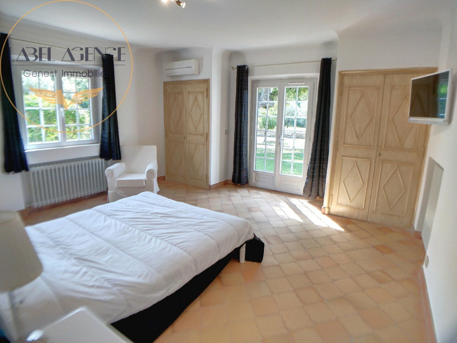 house 12 Rooms for sale on Sainte-Maxime (83120)
