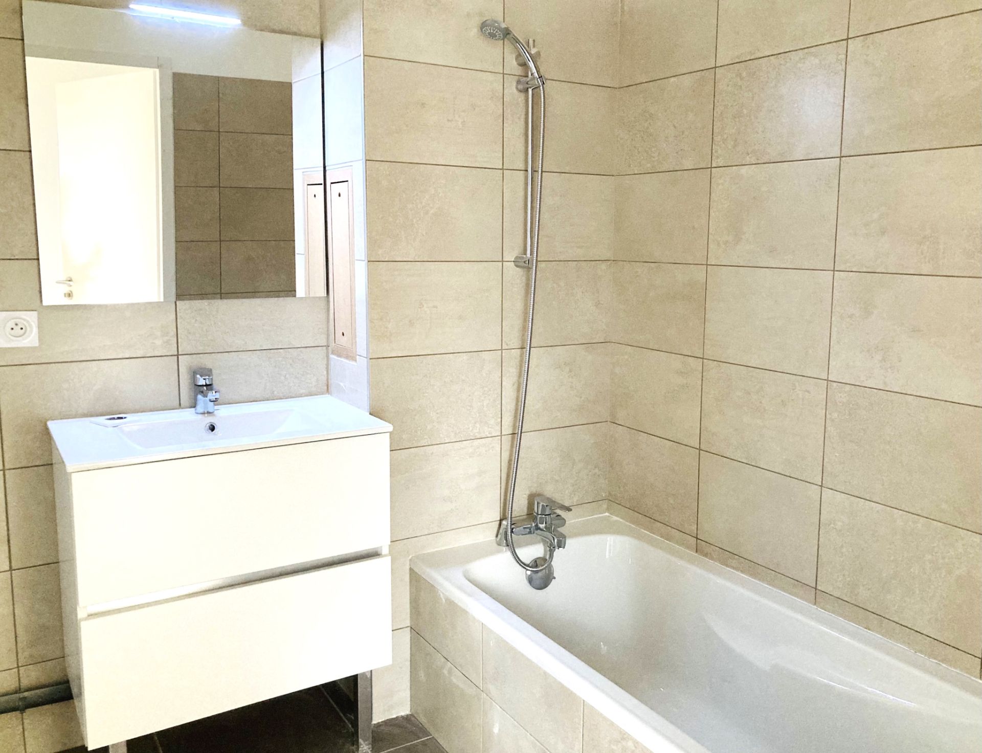 apartment 3 Rooms for sale on Vinay (38470)