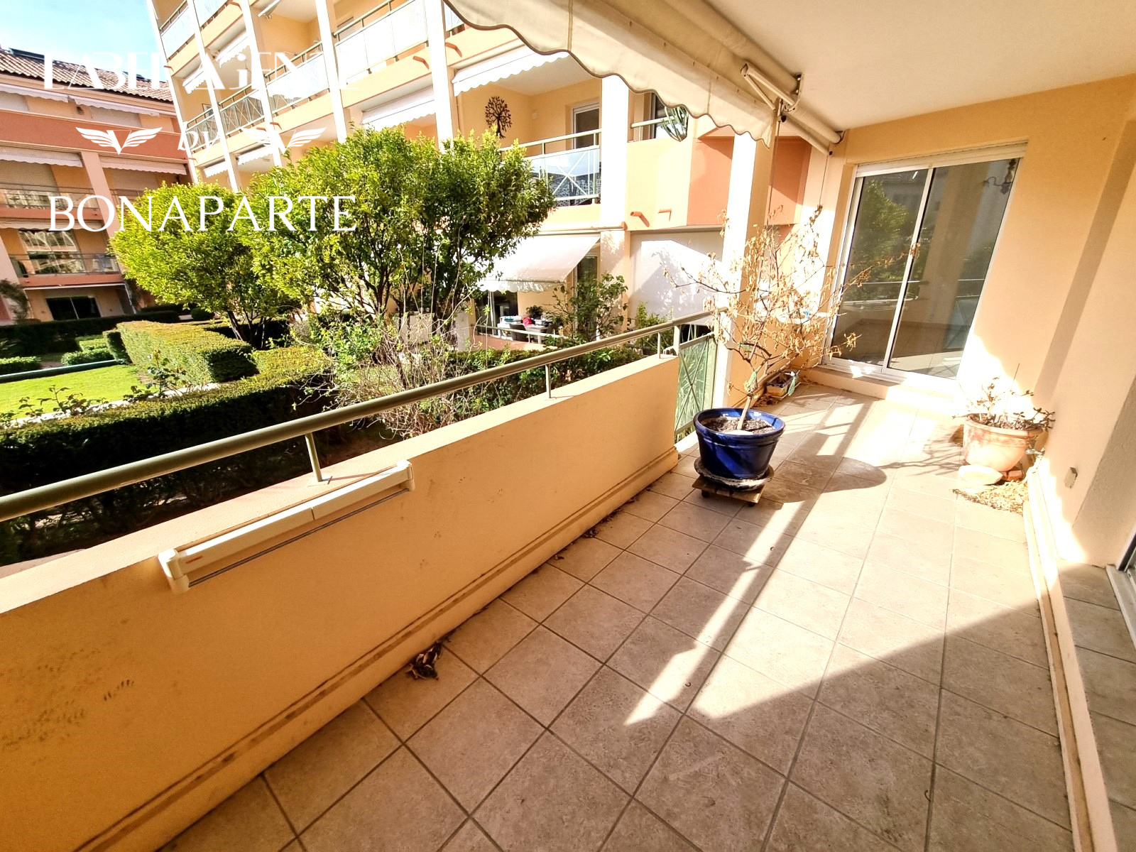 apartment 4 Rooms for sale on Sainte-Maxime (83120)