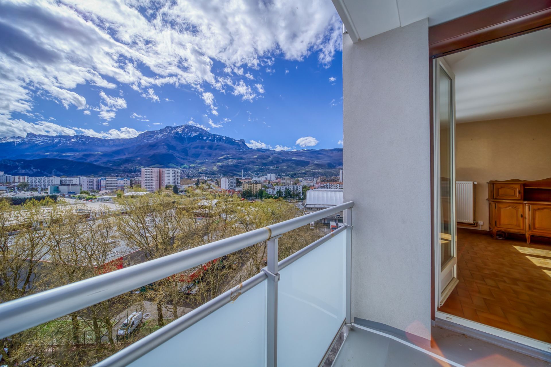 apartment 5 Rooms for sale on Grenoble (38100)