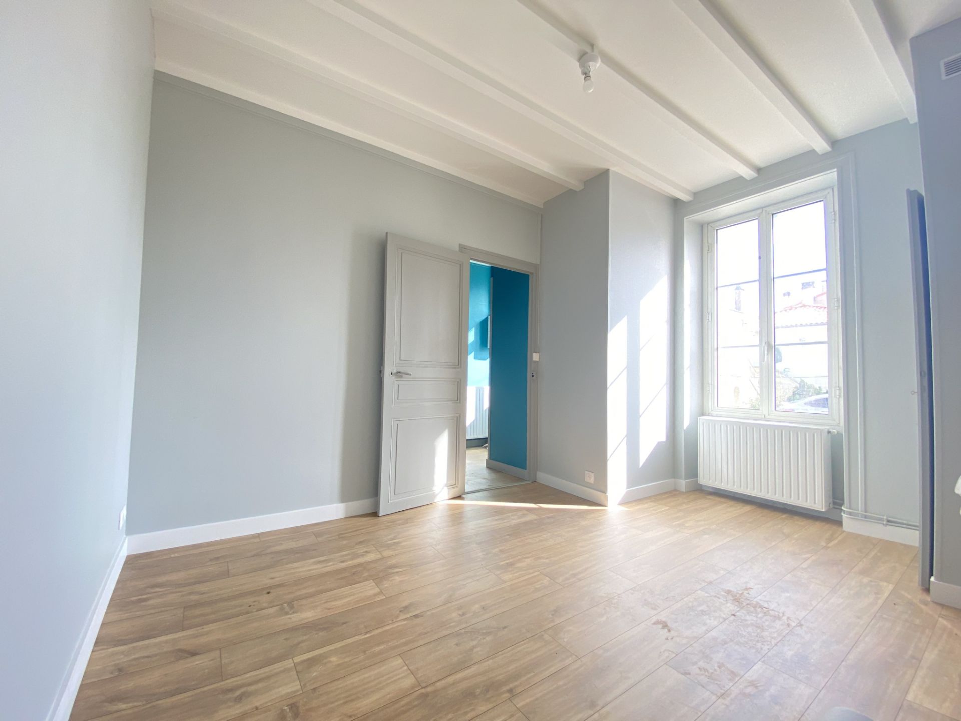 house 4 Rooms for sale on Niort (79000)