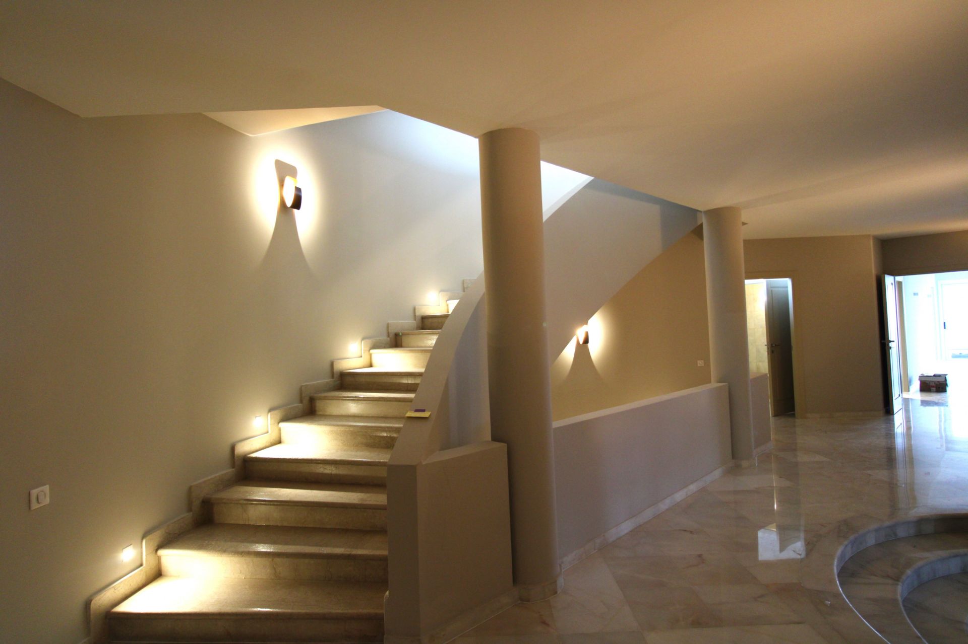apartment 8 Rooms for sale on Cannes (06400)