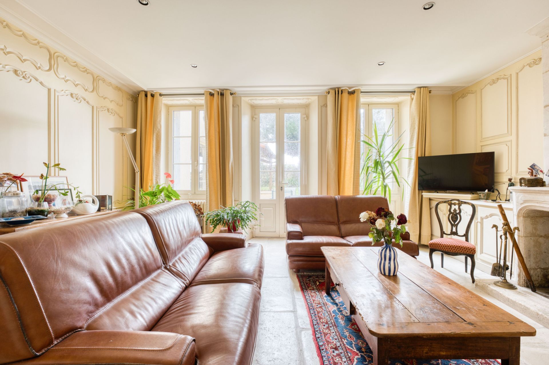 house 8 Rooms for sale on Niort (79000)