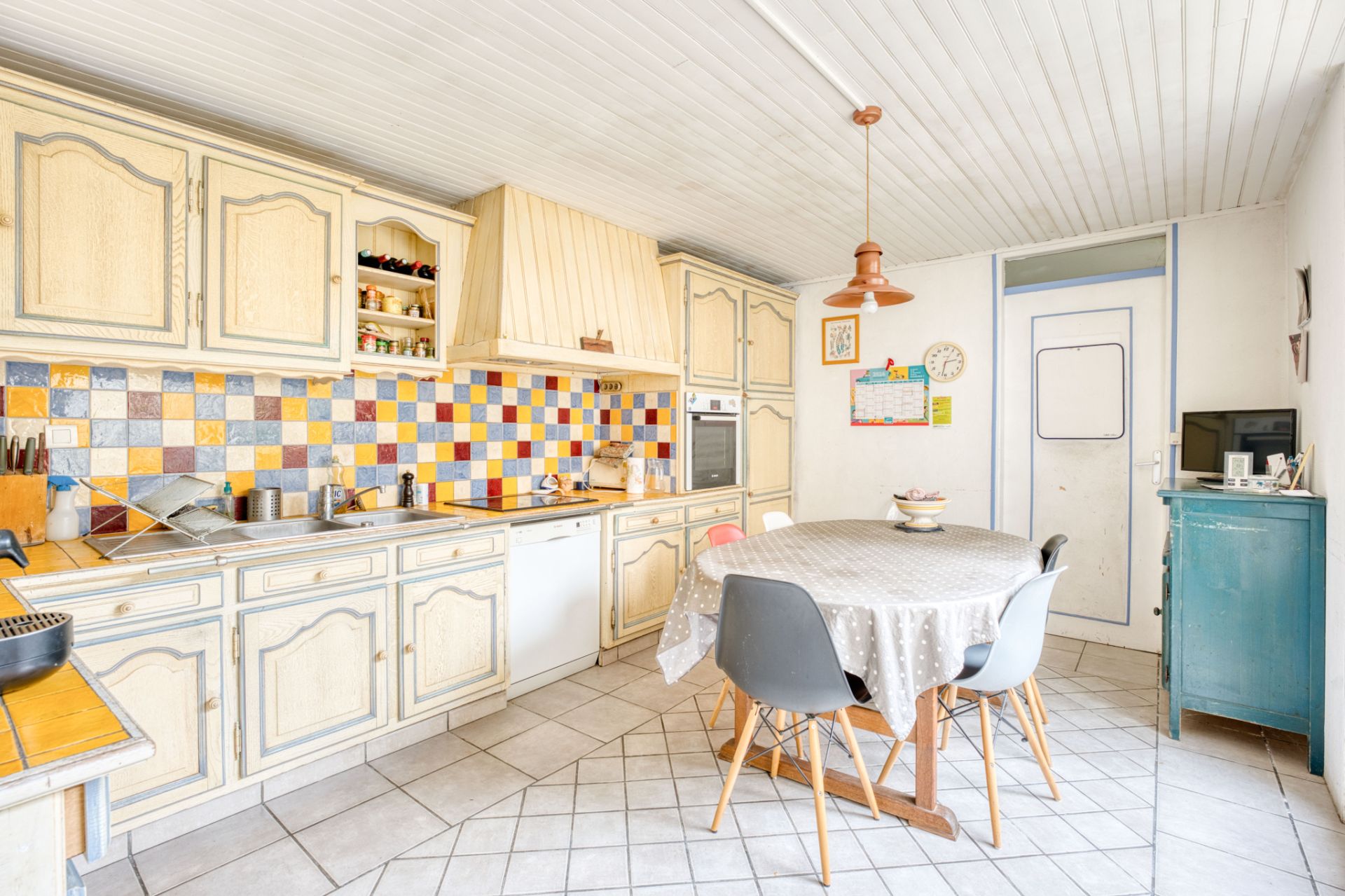 house 8 Rooms for sale on Niort (79000)