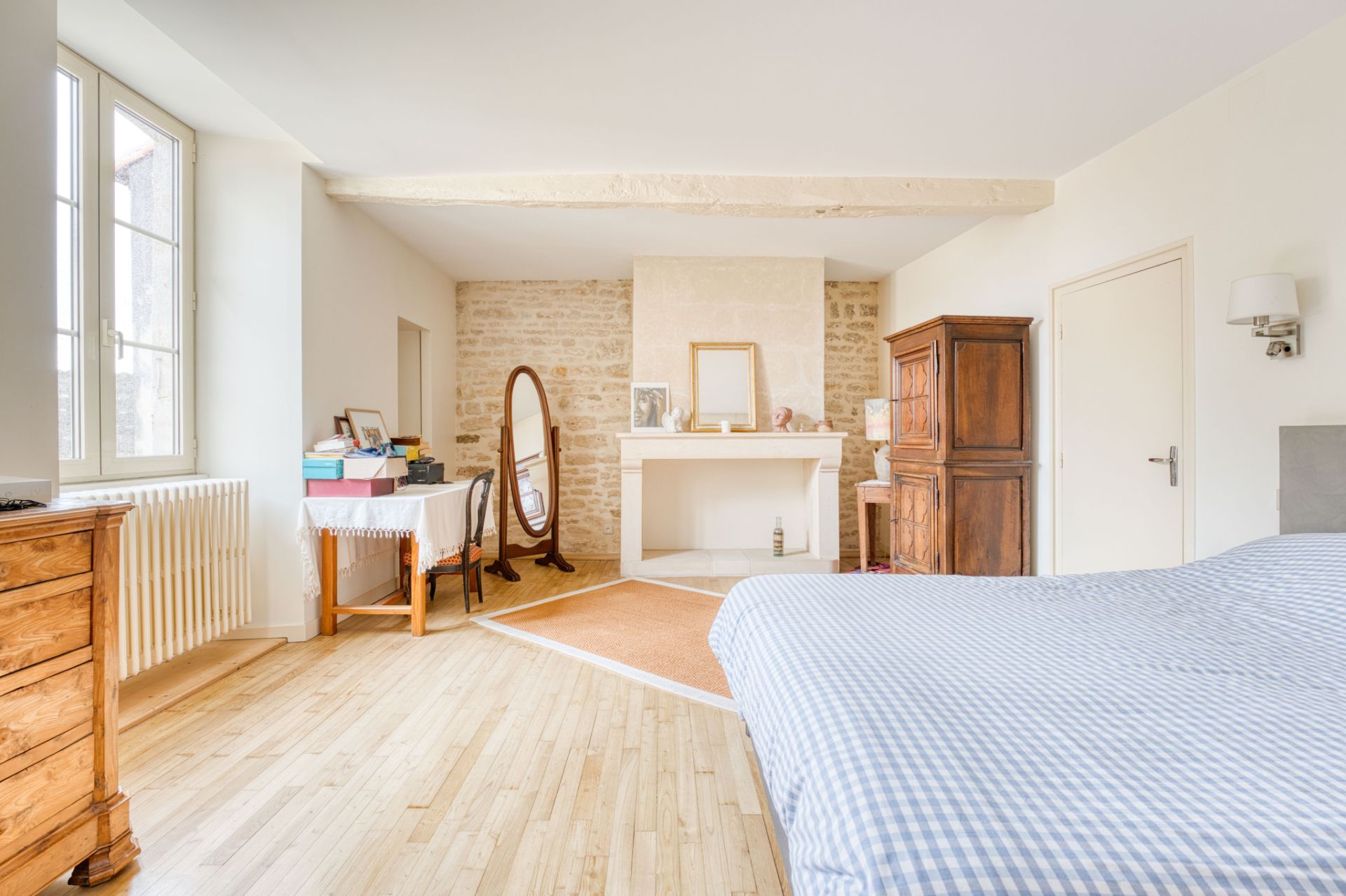 house 8 Rooms for sale on Niort (79000)