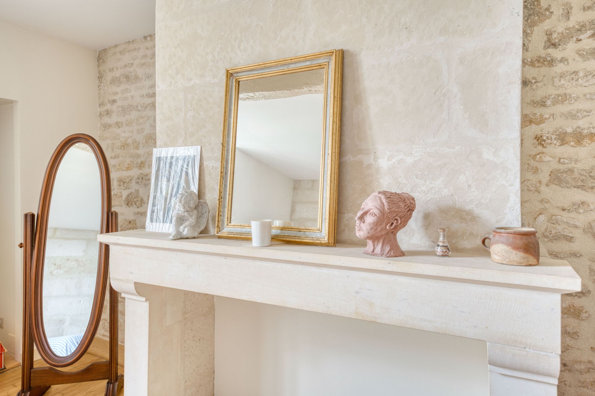 house 8 Rooms for sale on Niort (79000)