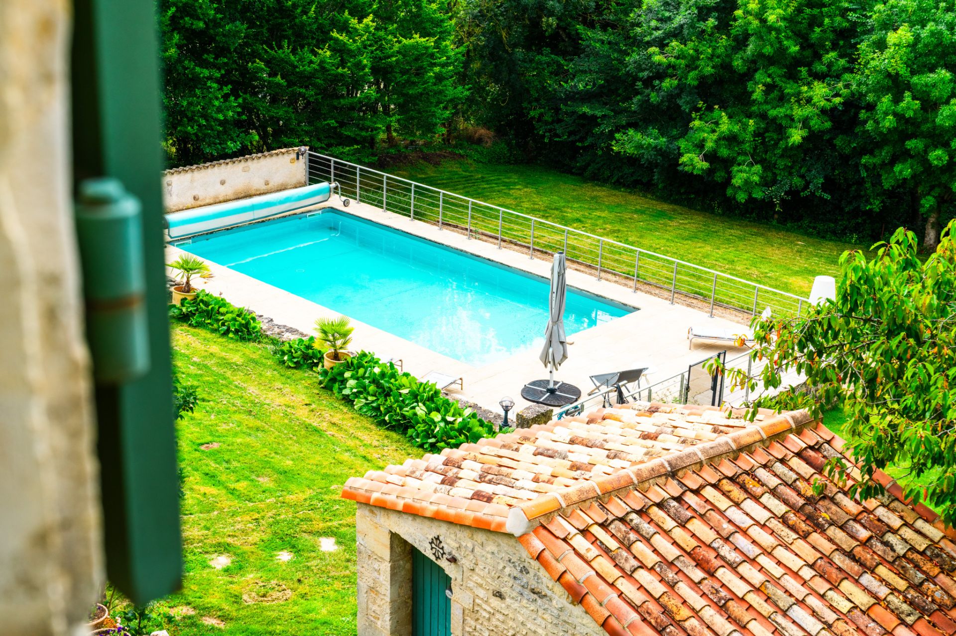 house 8 Rooms for sale on Niort (79000)