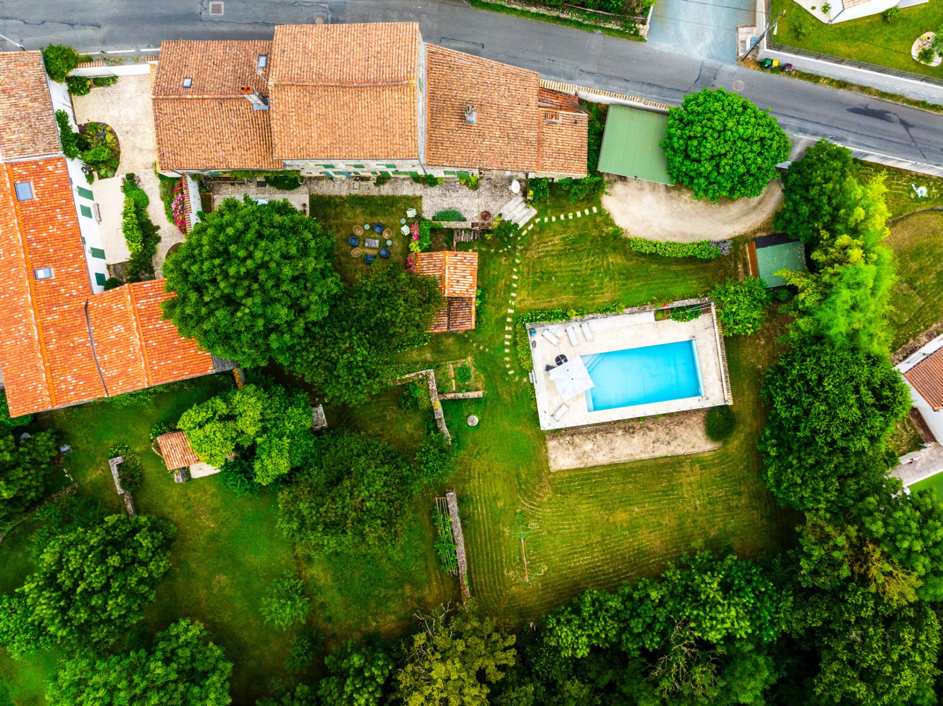 house 8 Rooms for sale on Niort (79000)