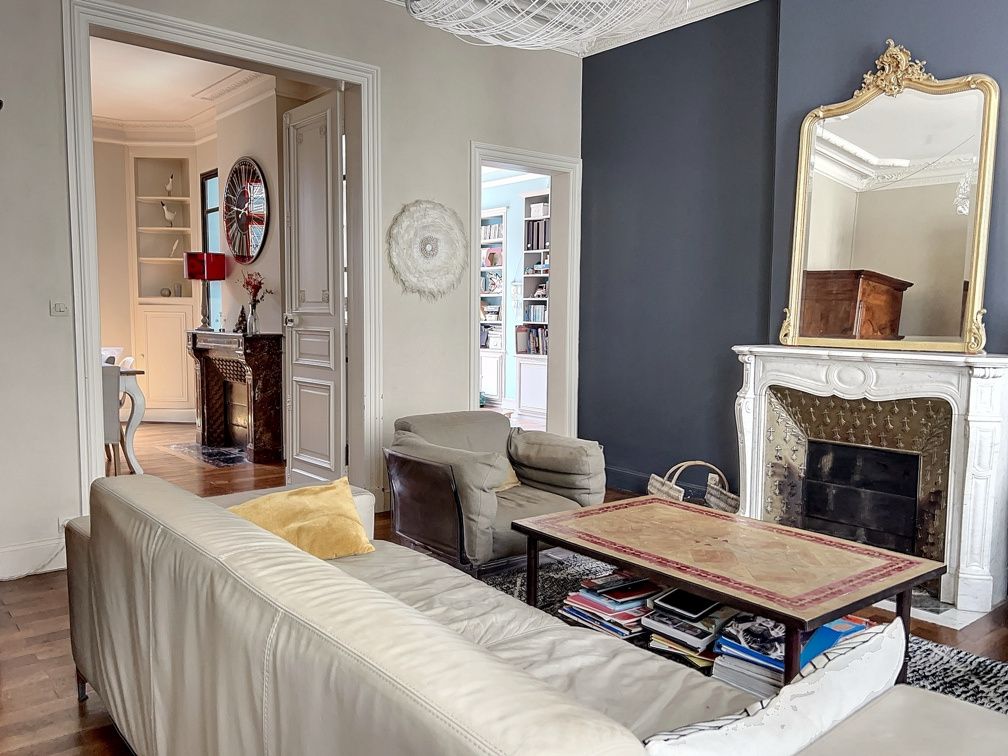 house 7 Rooms for sale on Niort (79000)
