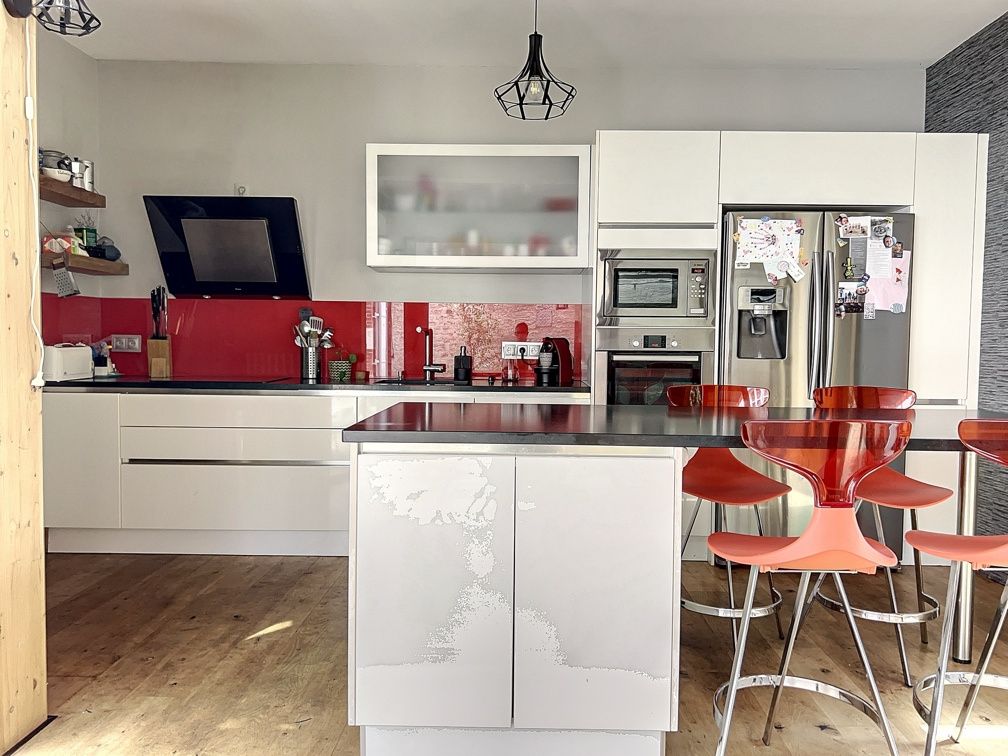 house 7 Rooms for sale on Niort (79000)