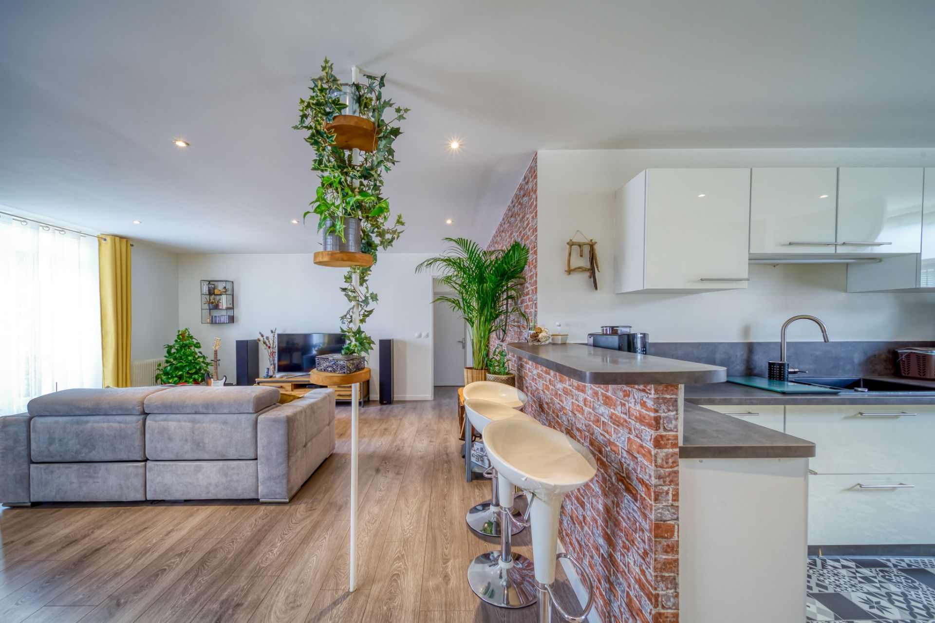 apartment 4 Rooms for sale on Jarrie (38560)
