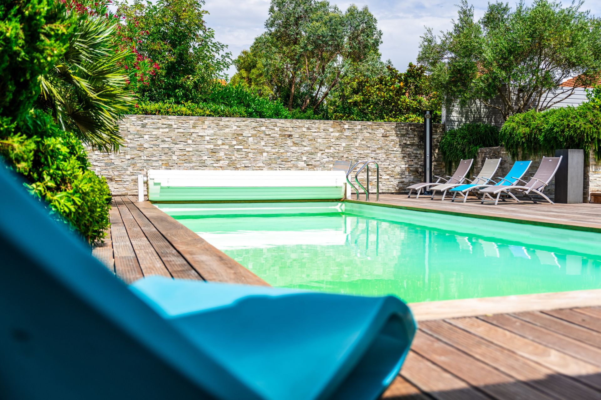 villa 6 Rooms for sale on La Rochelle (17000)