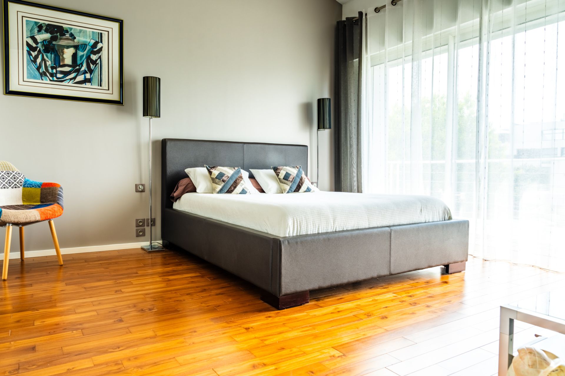 villa 6 Rooms for sale on La Rochelle (17000)