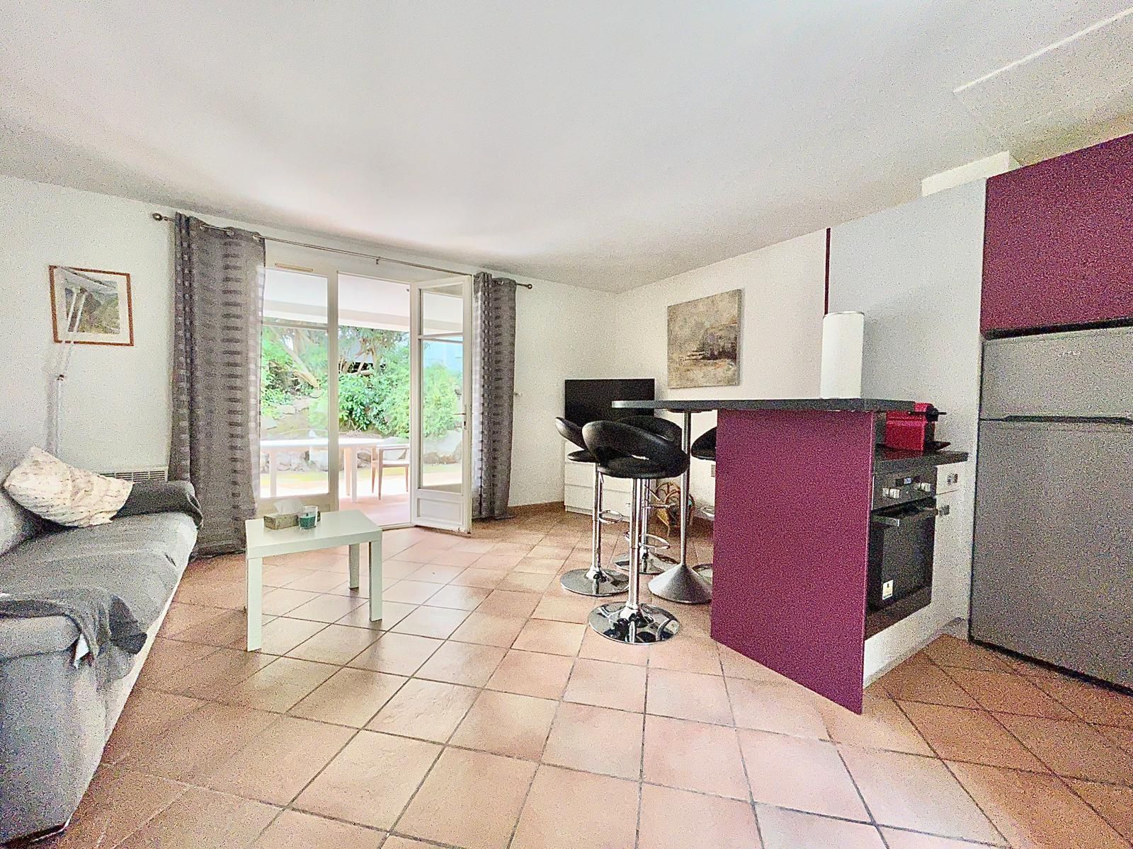 apartment 2 Rooms for sale on Saint-Raphaël (83700)