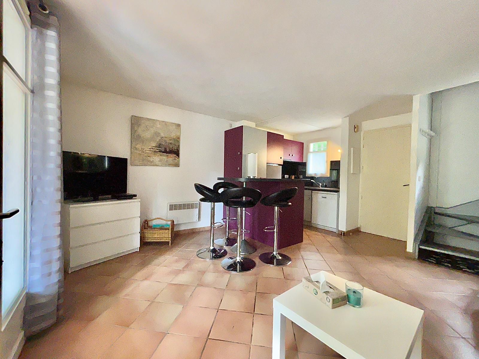 apartment 2 Rooms for sale on Saint-Raphaël (83700)