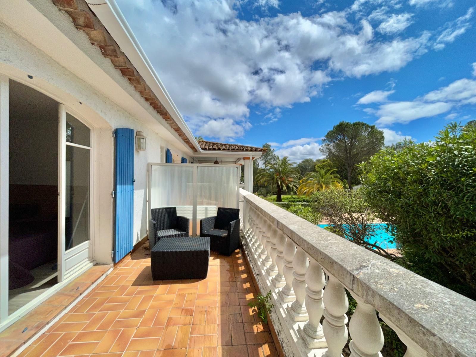 apartment 2 Rooms for sale on Saint-Raphaël (83700)