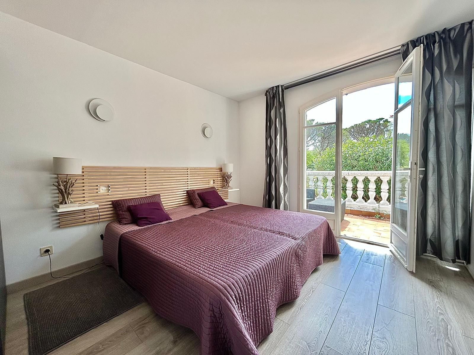 apartment 2 Rooms for sale on Saint-Raphaël (83700)