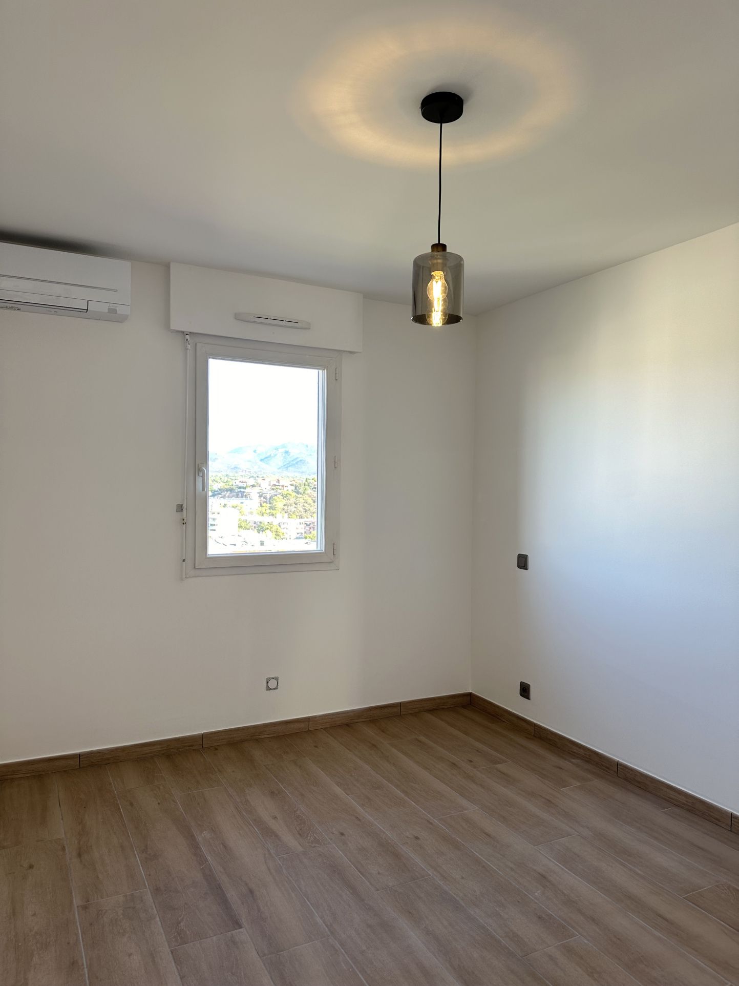 apartment 2 Rooms for sale on Saint-Raphaël (83700)