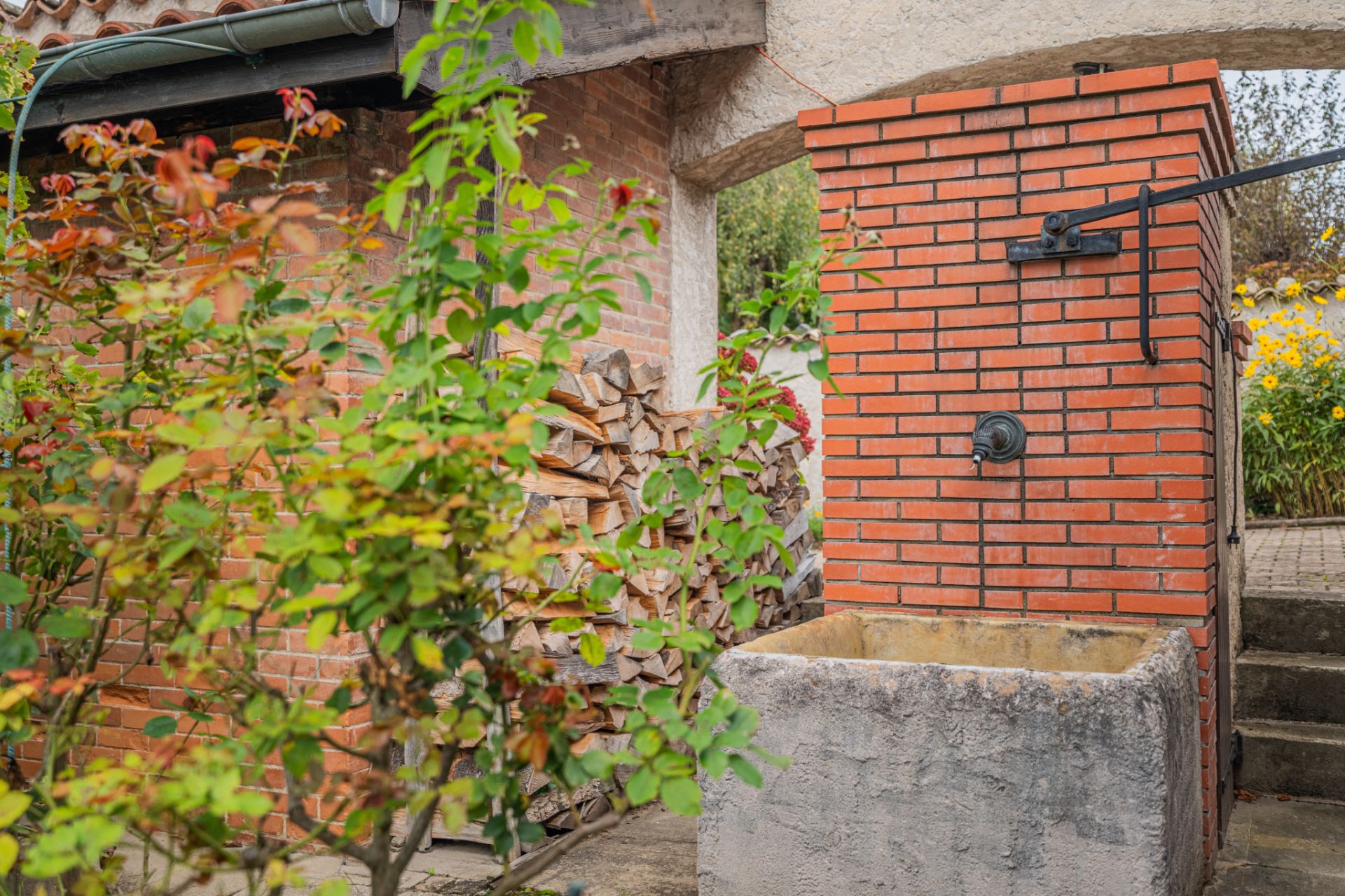 house 7 Rooms for sale on Champagnier (38800)