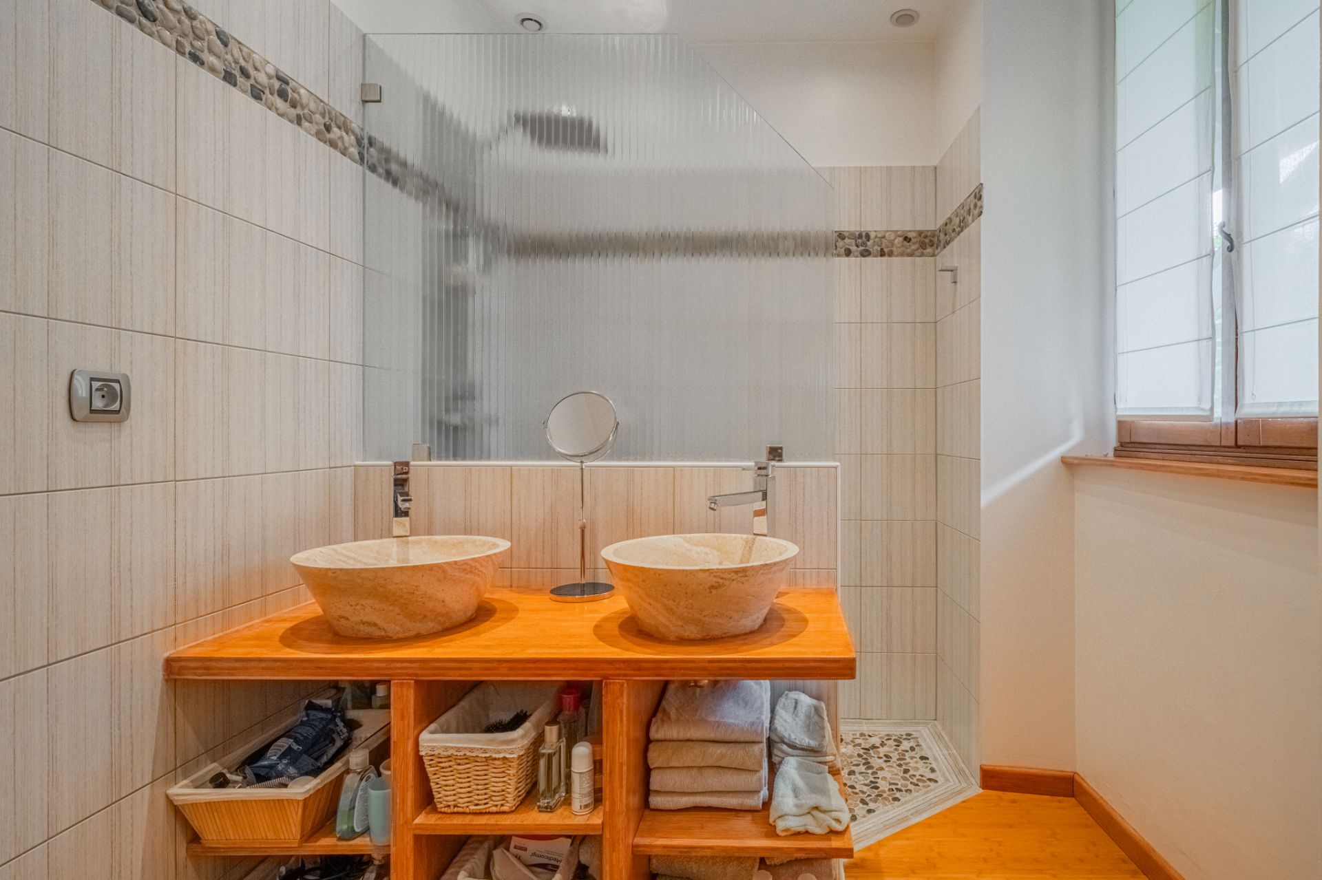 house 7 Rooms for sale on Champagnier (38800)