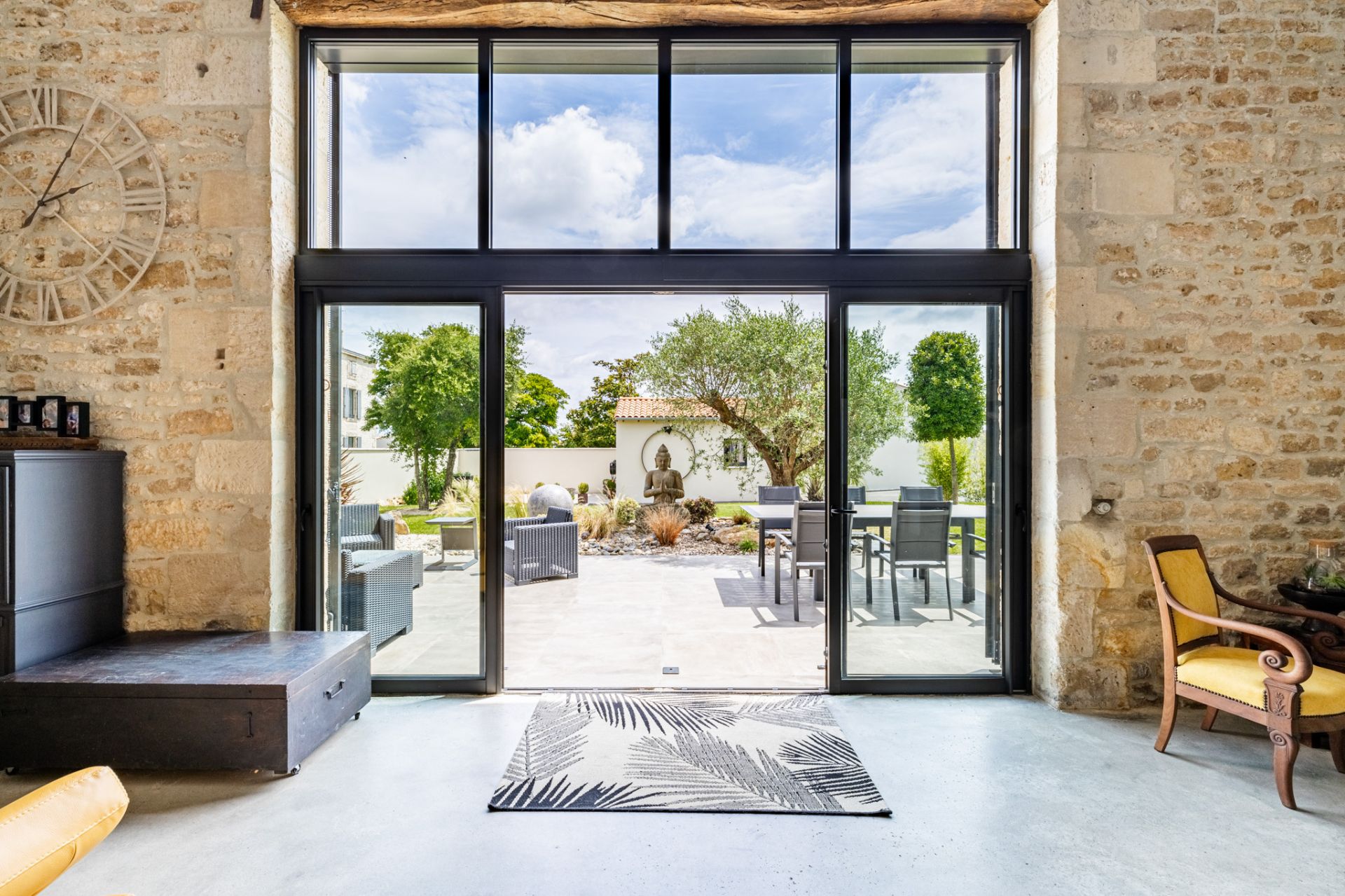house 7 Rooms for sale on Niort (79000)