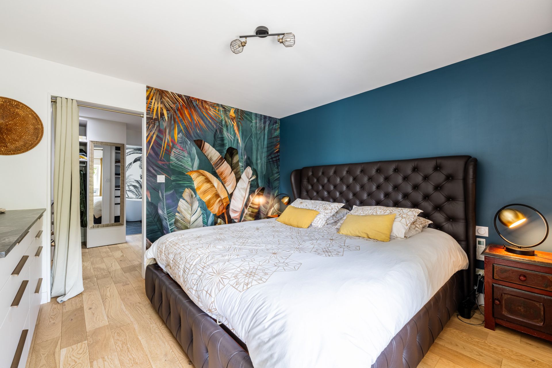 house 7 Rooms for sale on Niort (79000)