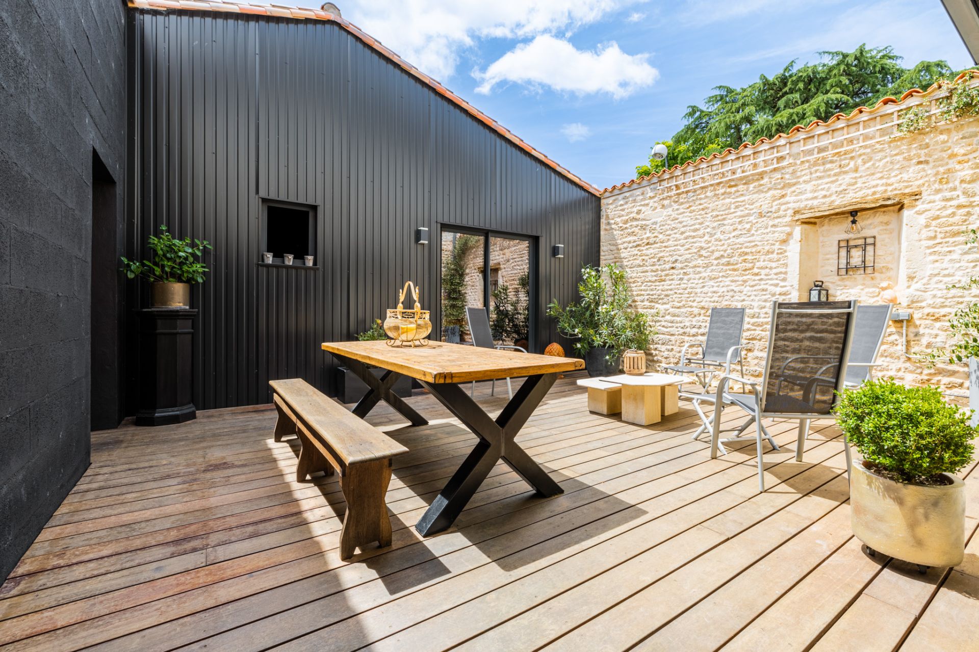 house 7 Rooms for sale on Niort (79000)