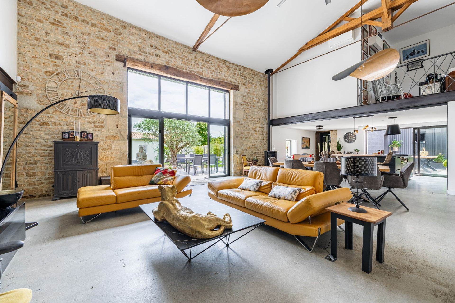 house 7 Rooms for sale on Niort (79000)