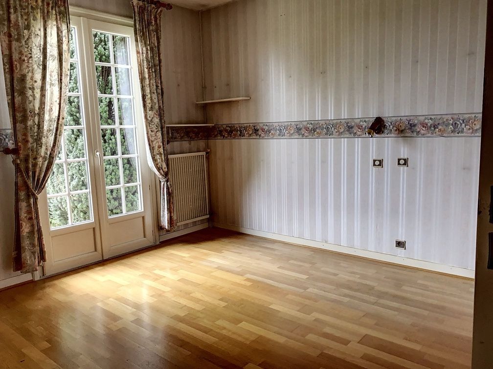 house 7 Rooms for sale on Niort (79000)