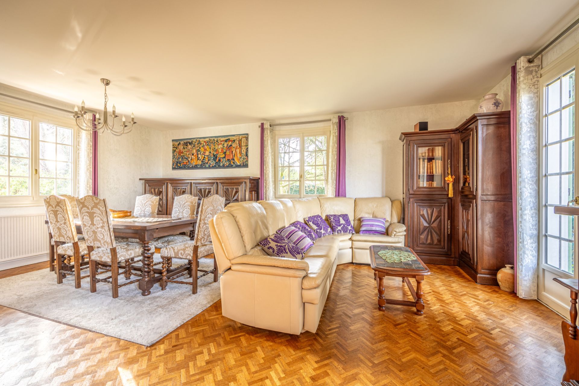 house 7 Rooms for sale on Niort (79000)