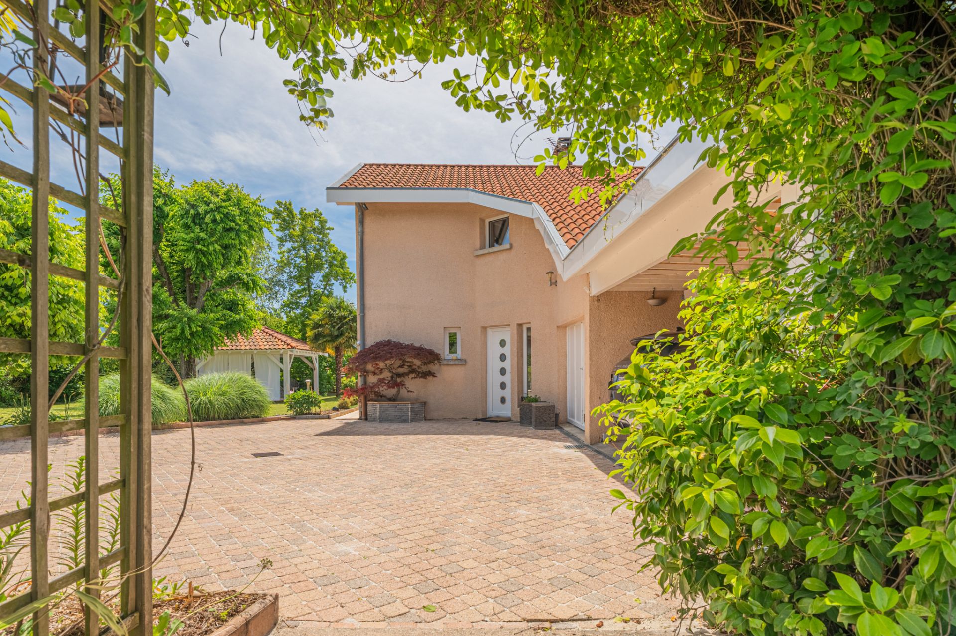 villa 6 Rooms for sale on Jarrie (38560)
